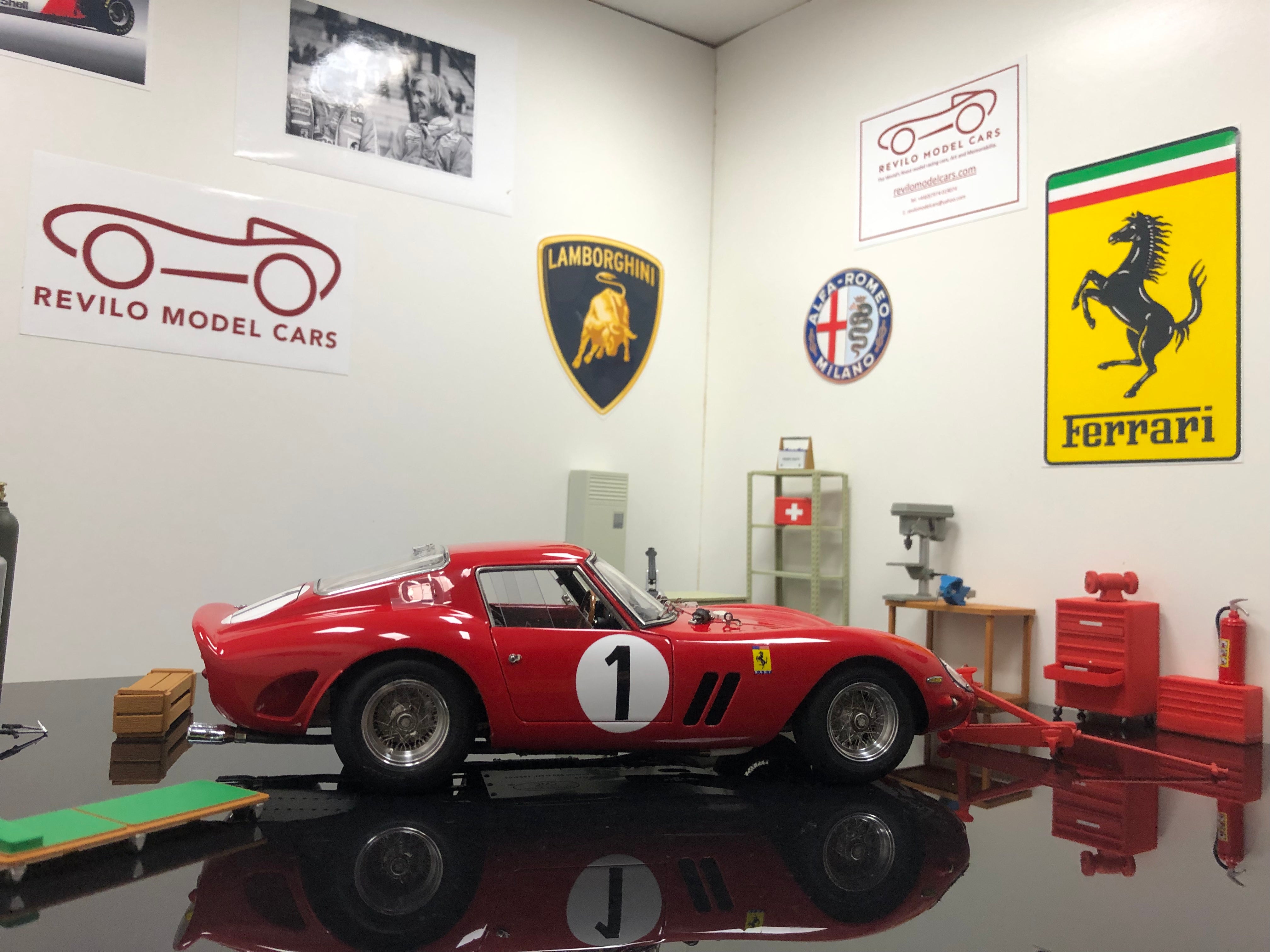 Garage/Workshop Diorama set 1:18 scale