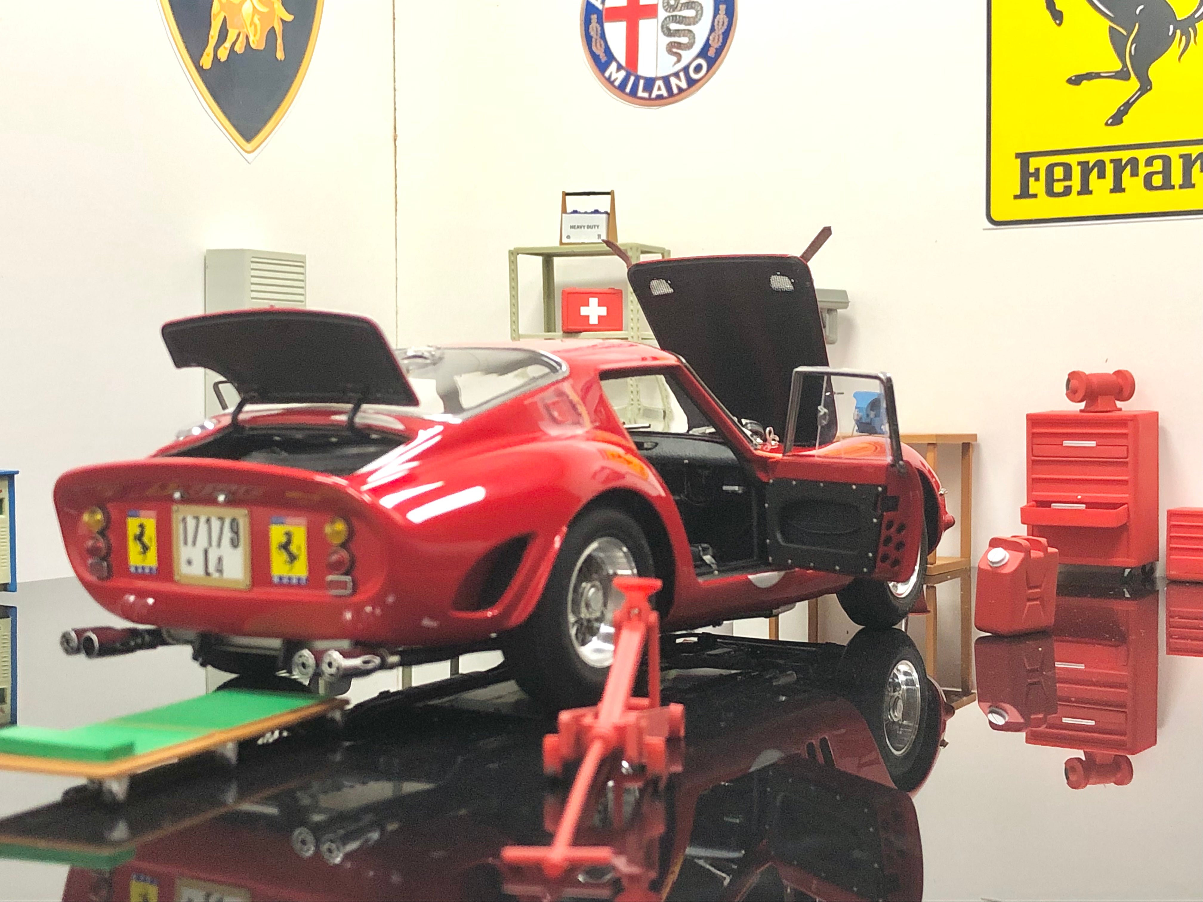 Garage/Workshop Diorama set 1:18 scale