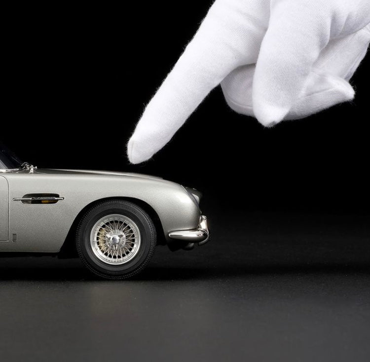 Amalgam 1:18 Aston Martin DB5 Vantage