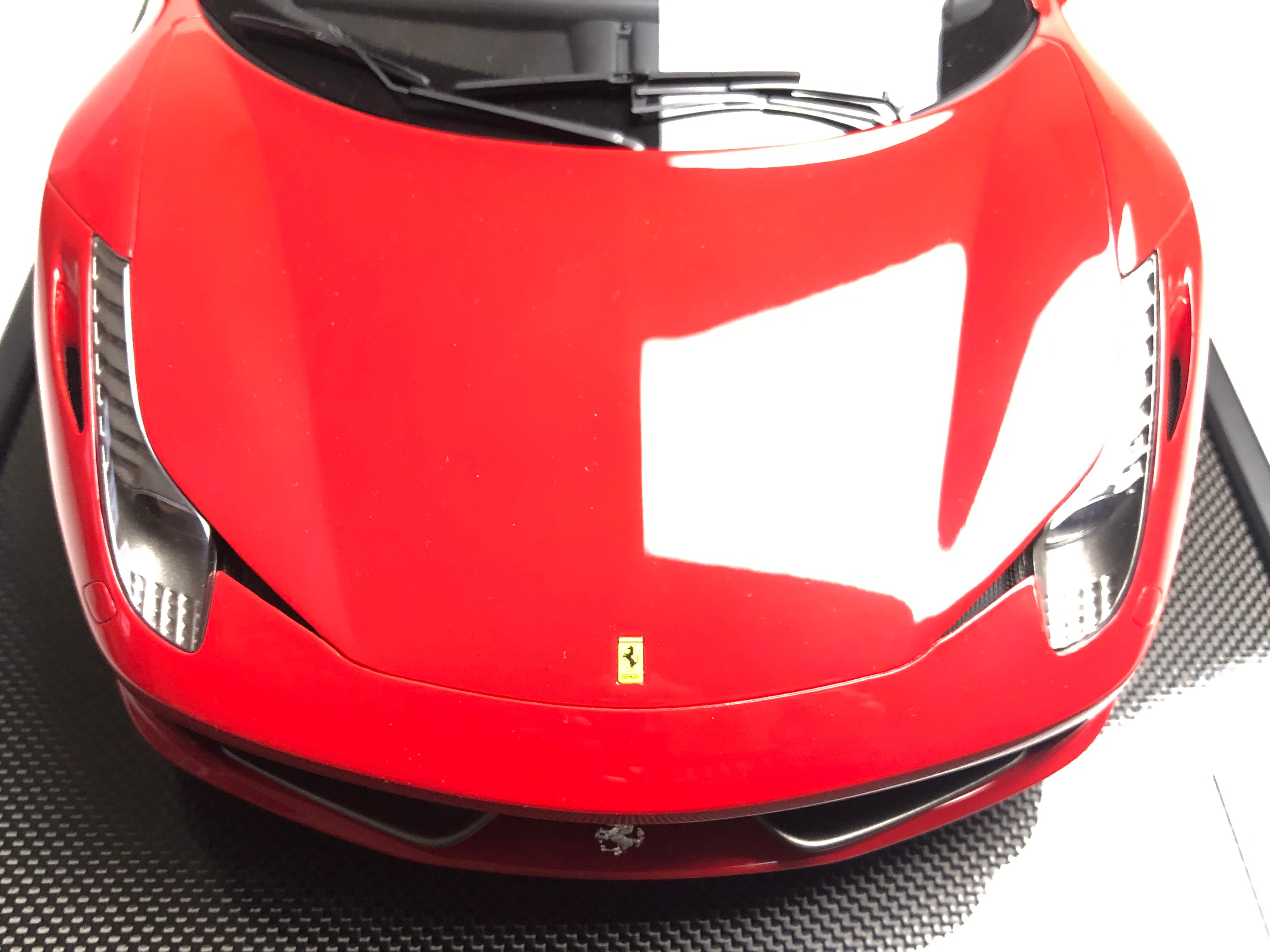 Amalgam 1:8 scale Ferrari 458 Italia