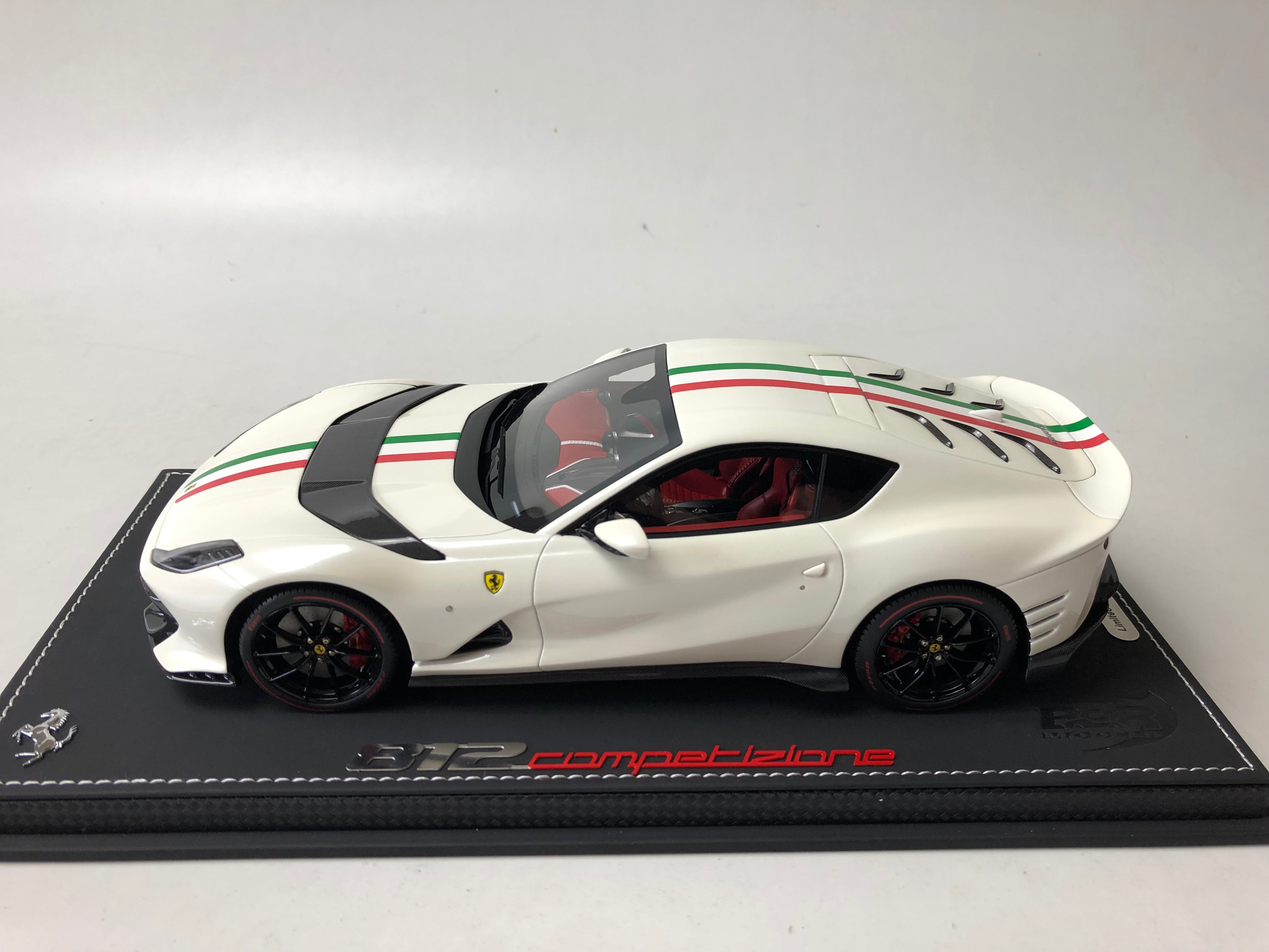 BBR escala 1:18 Ferrari 812 Competizione 2021