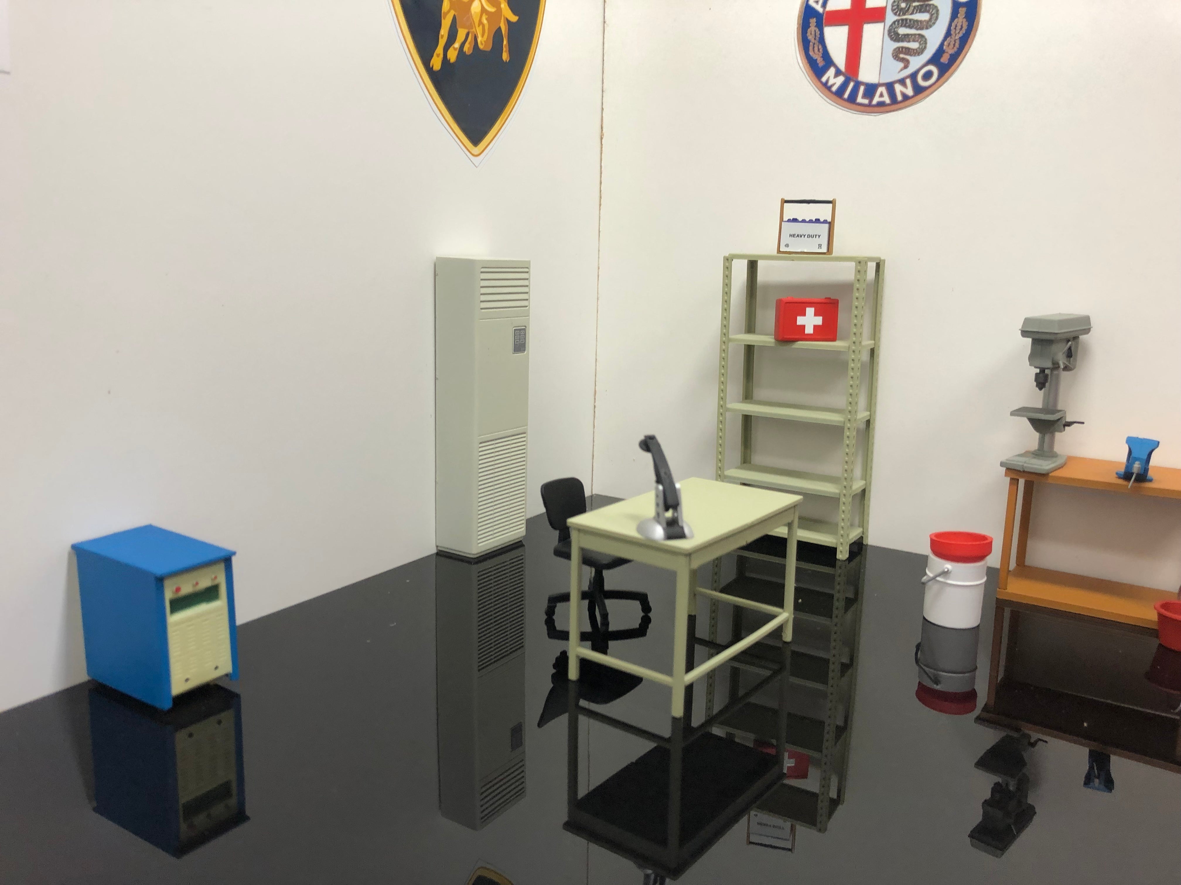 Garage/Workshop Diorama set 1:18 scale