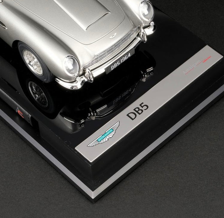 Amalgam 1:18 Aston Martin DB5 Vantage