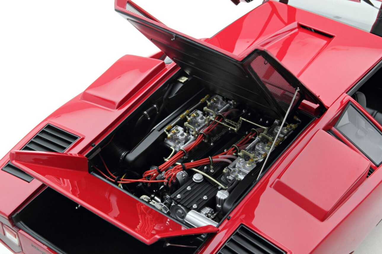 Amalgam 1:8 scale Lamborghini Countach