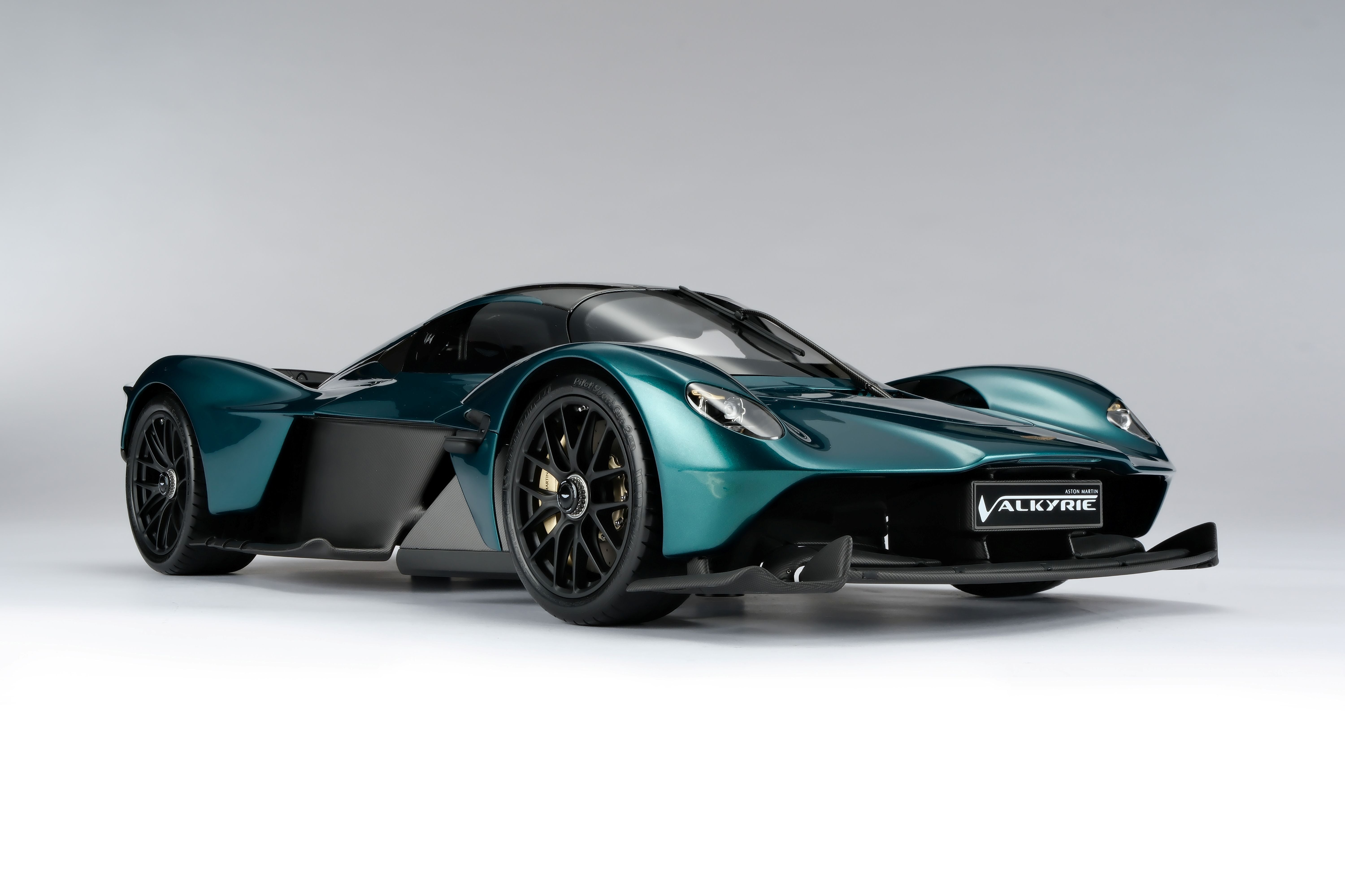 Amalgam 1:8 Aston Martin Valkyrie