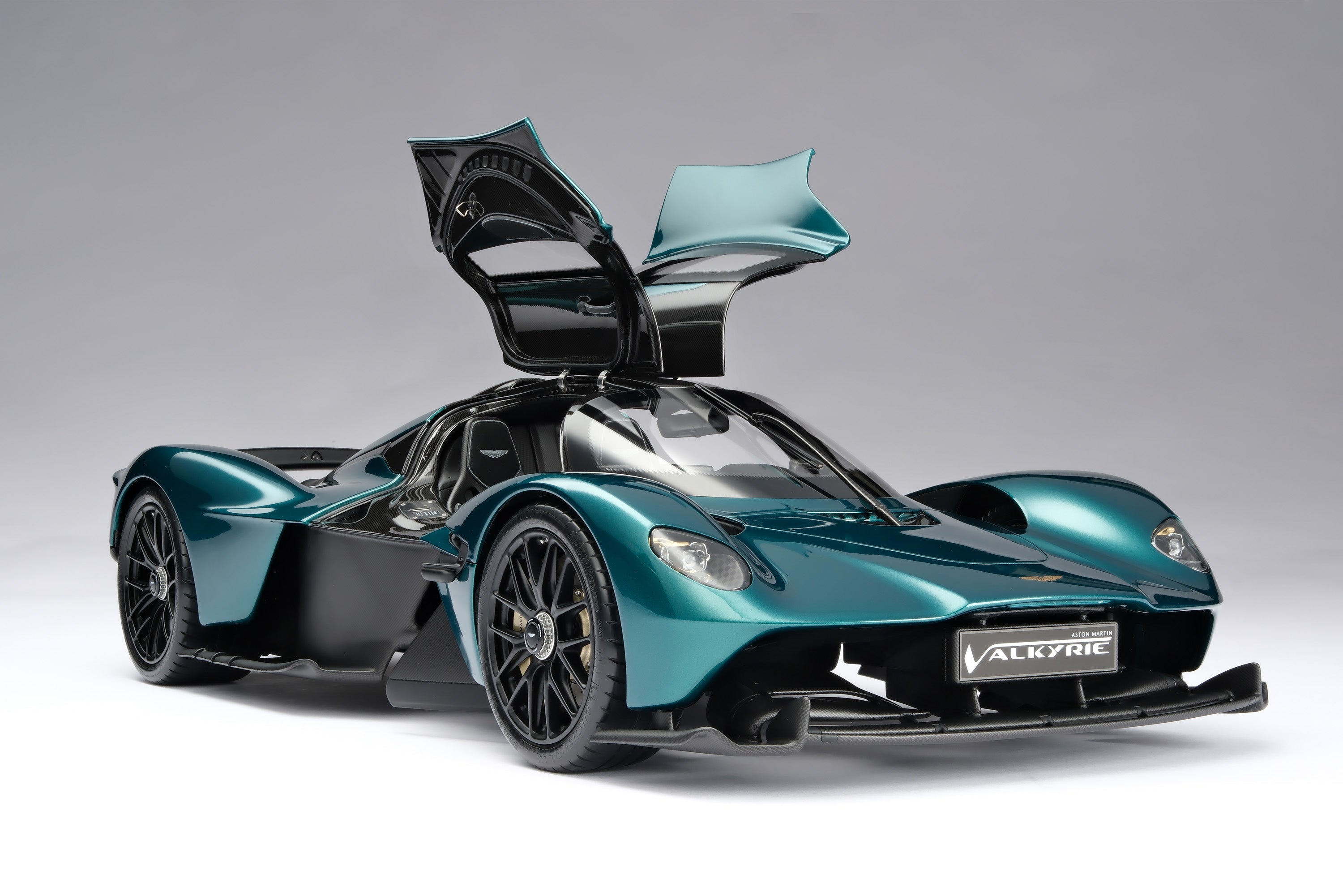 Amalgam 1:8 Aston Martin Valkyrie