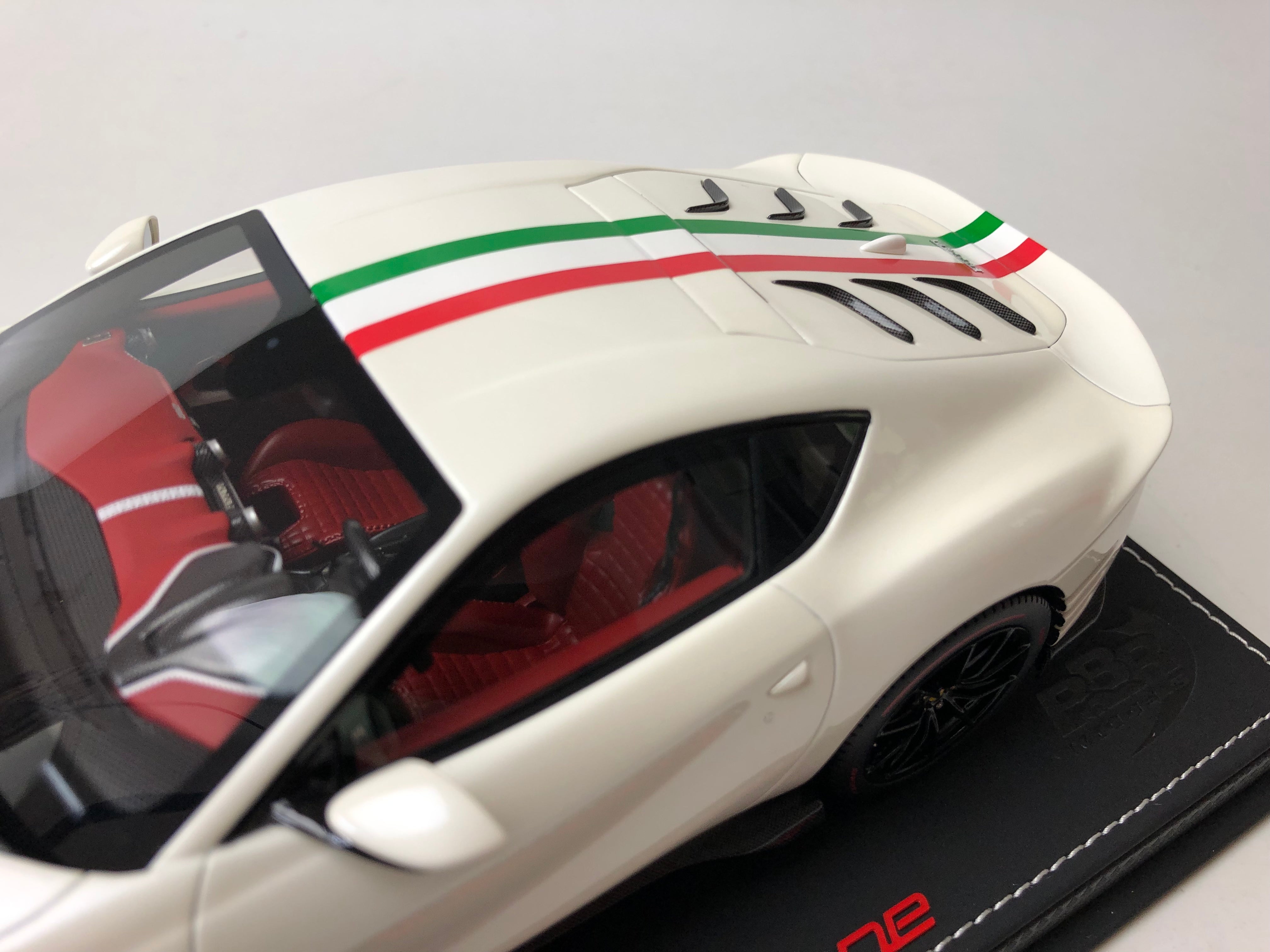 BBR escala 1:18 Ferrari 812 Competizione 2021
