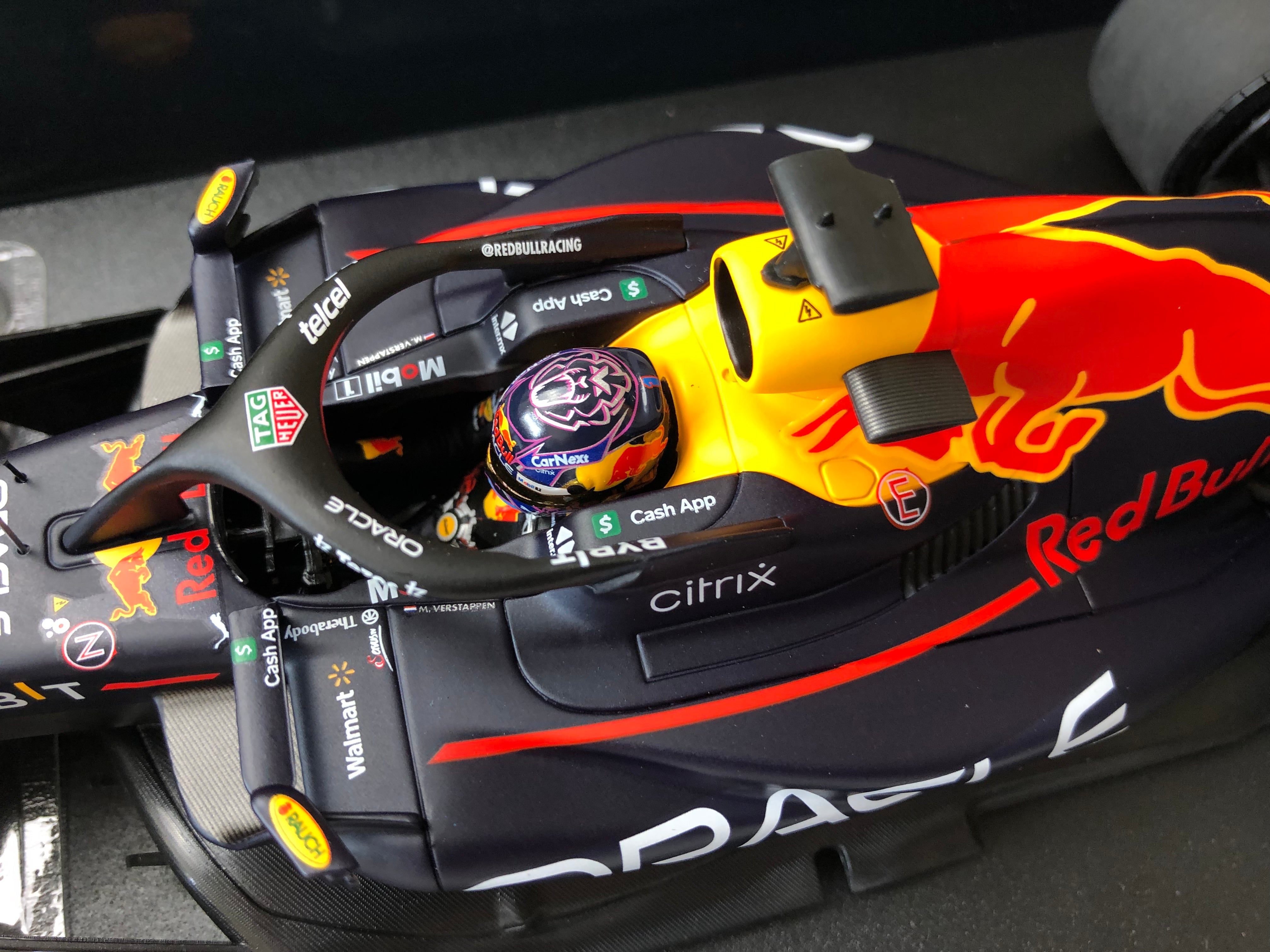 Spark escala 1:18 2022 Red Bull RB18 #1 Max Verstappen