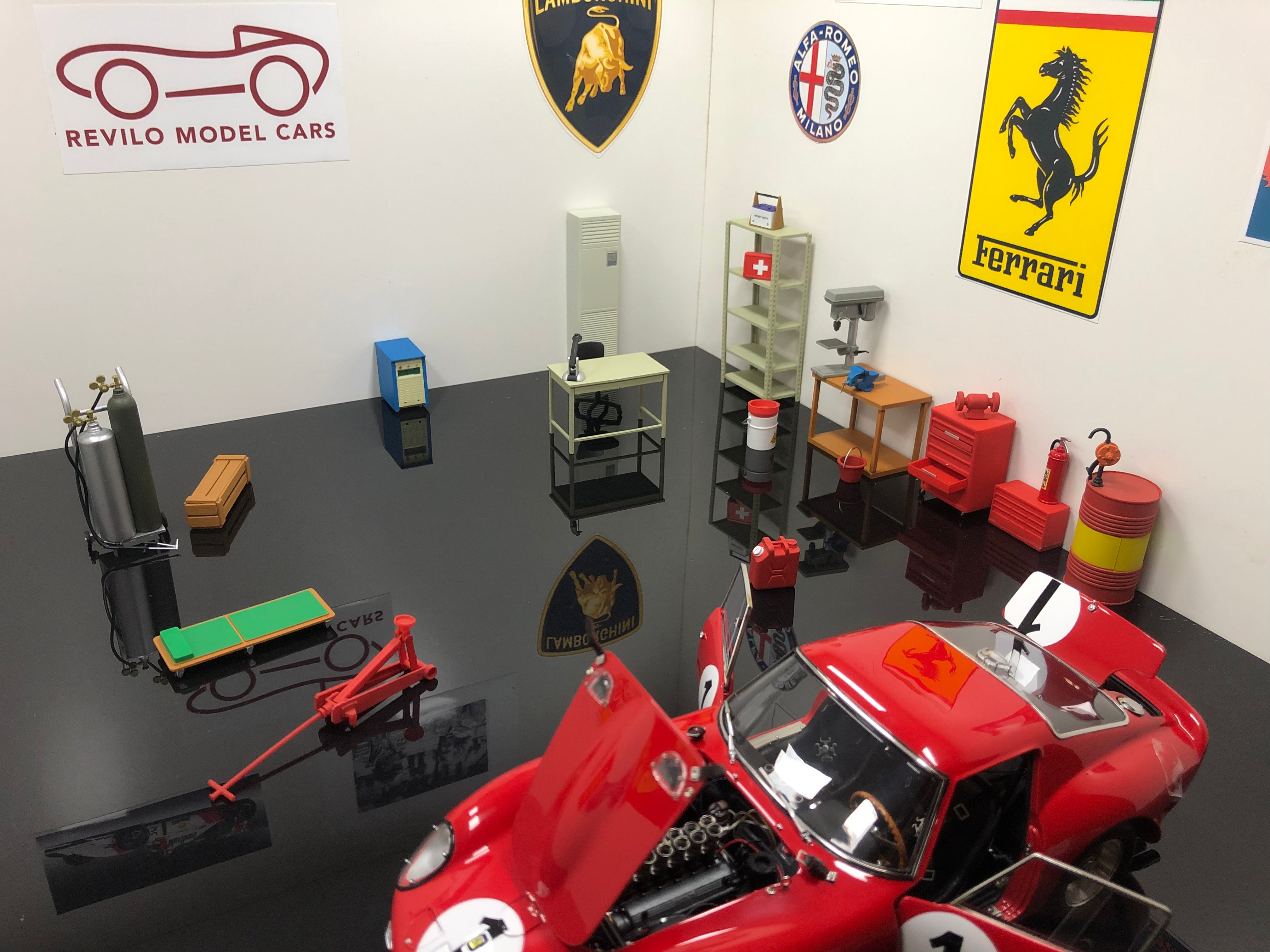 Garage/Workshop Diorama set 1:18 scale