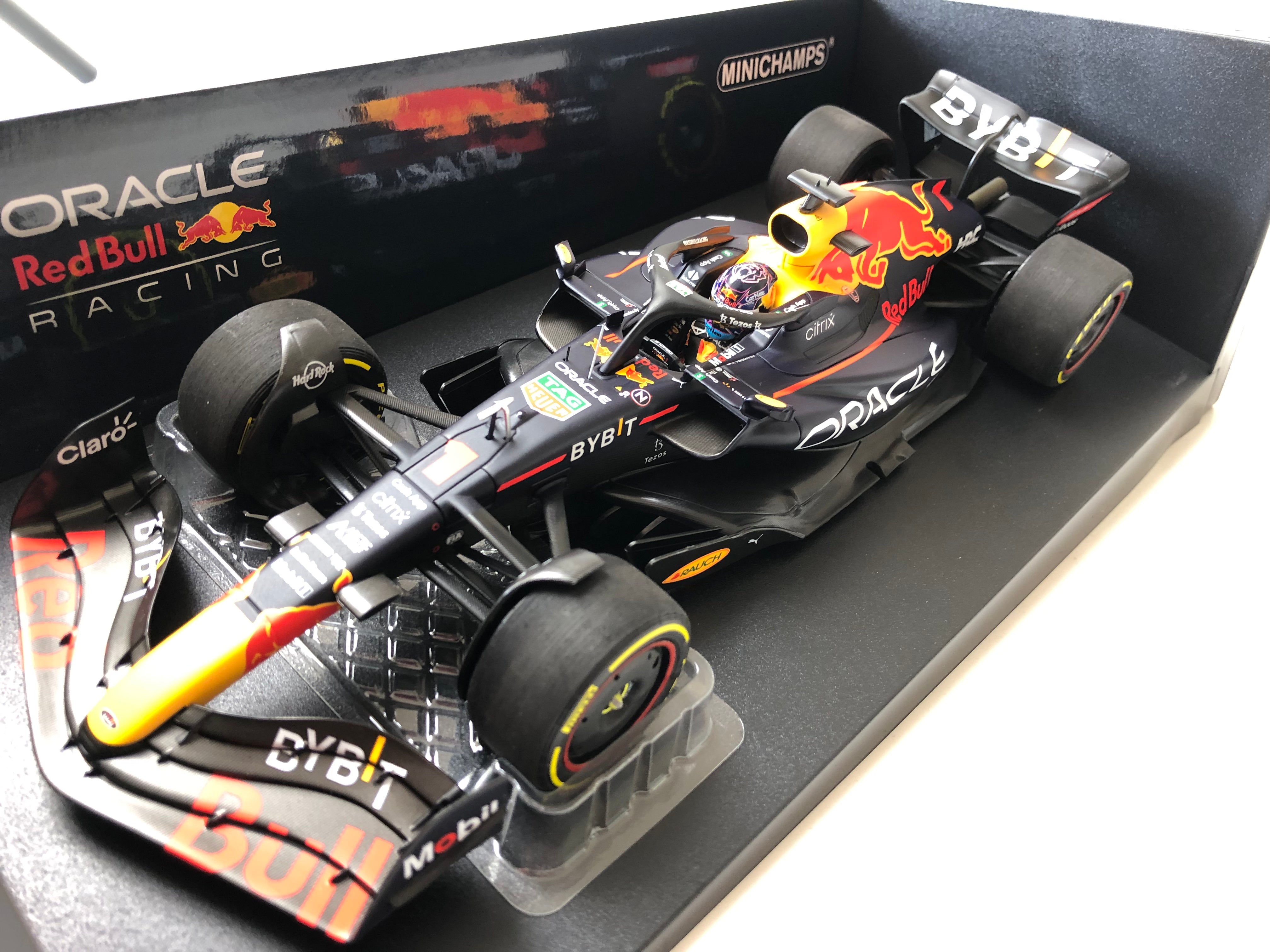 Minichamps 1:18 scale 2022 Red Bull RB18 #1 Max Verstappen