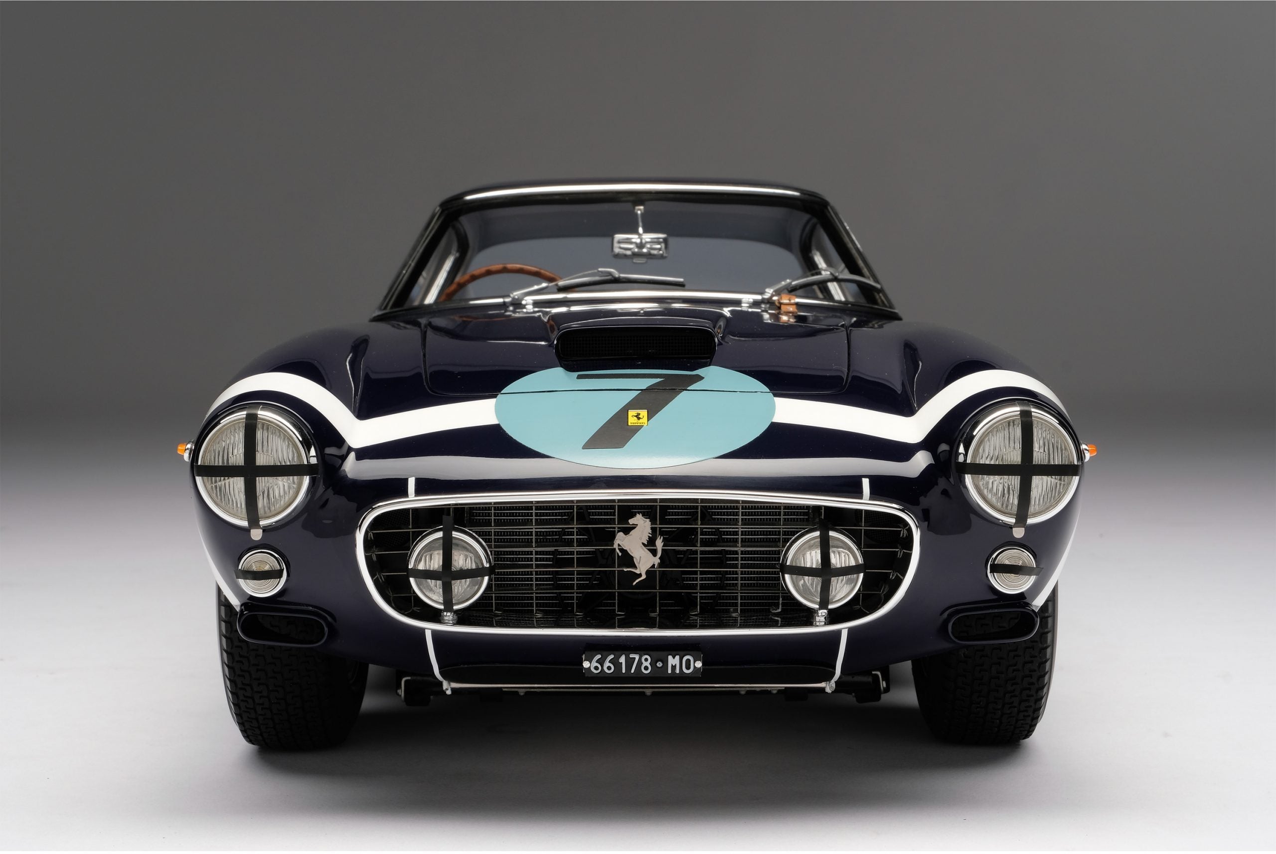 Amalgam 1:8 scale Ferrari 250 SWB #7 Stirling Moss