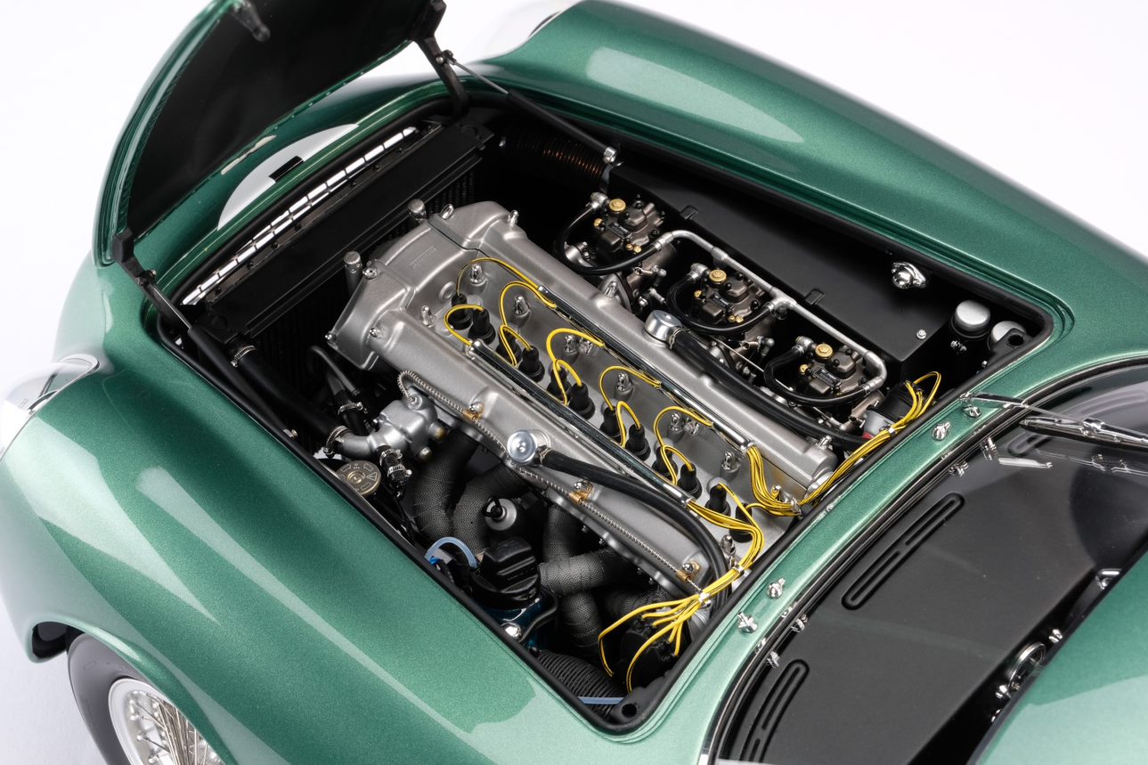 Amalgam 1:8 Aston Martin DB4 GT Zagato 1 VEV