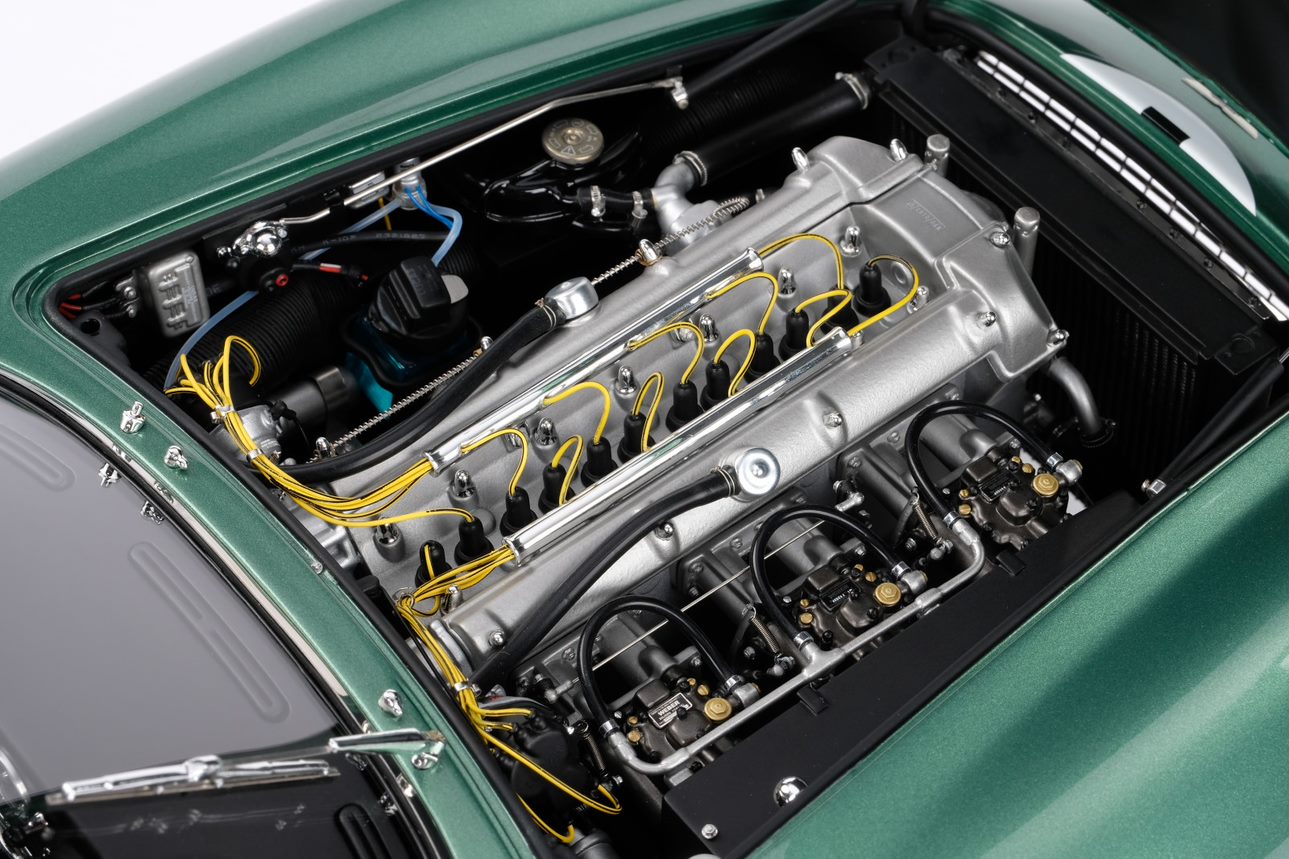 Amalgam 1:8 Aston Martin DB4 GT Zagato 1 VEV