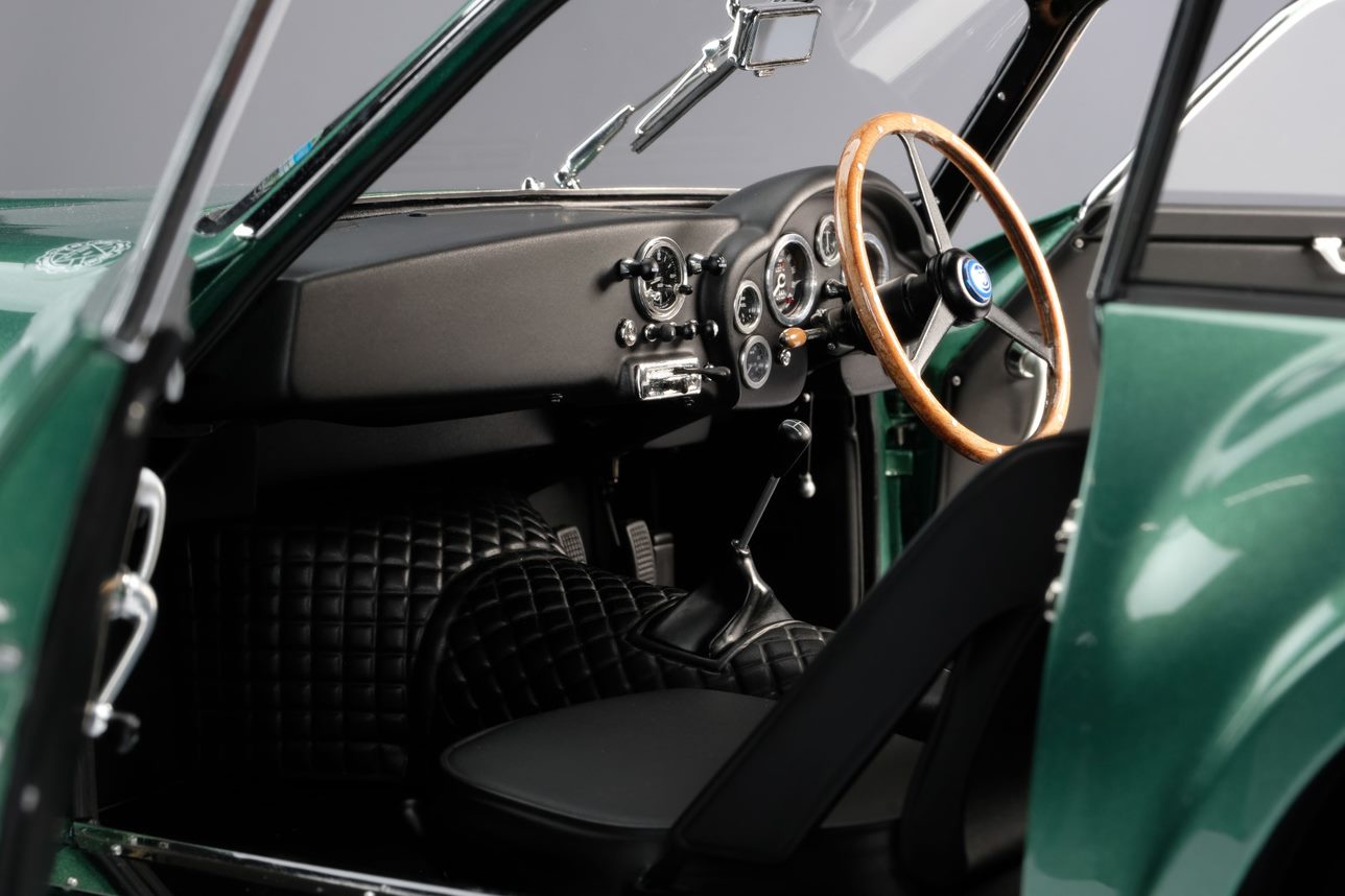 Amalgam 1:8 Aston Martin DB4 GT Zagato 1 VEV
