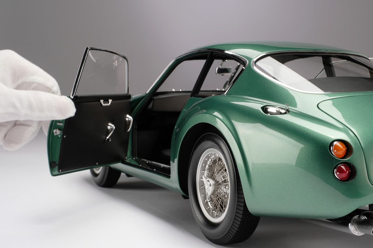 Amalgam 1:8 Aston Martin DB4 GT Zagato 1 VEV