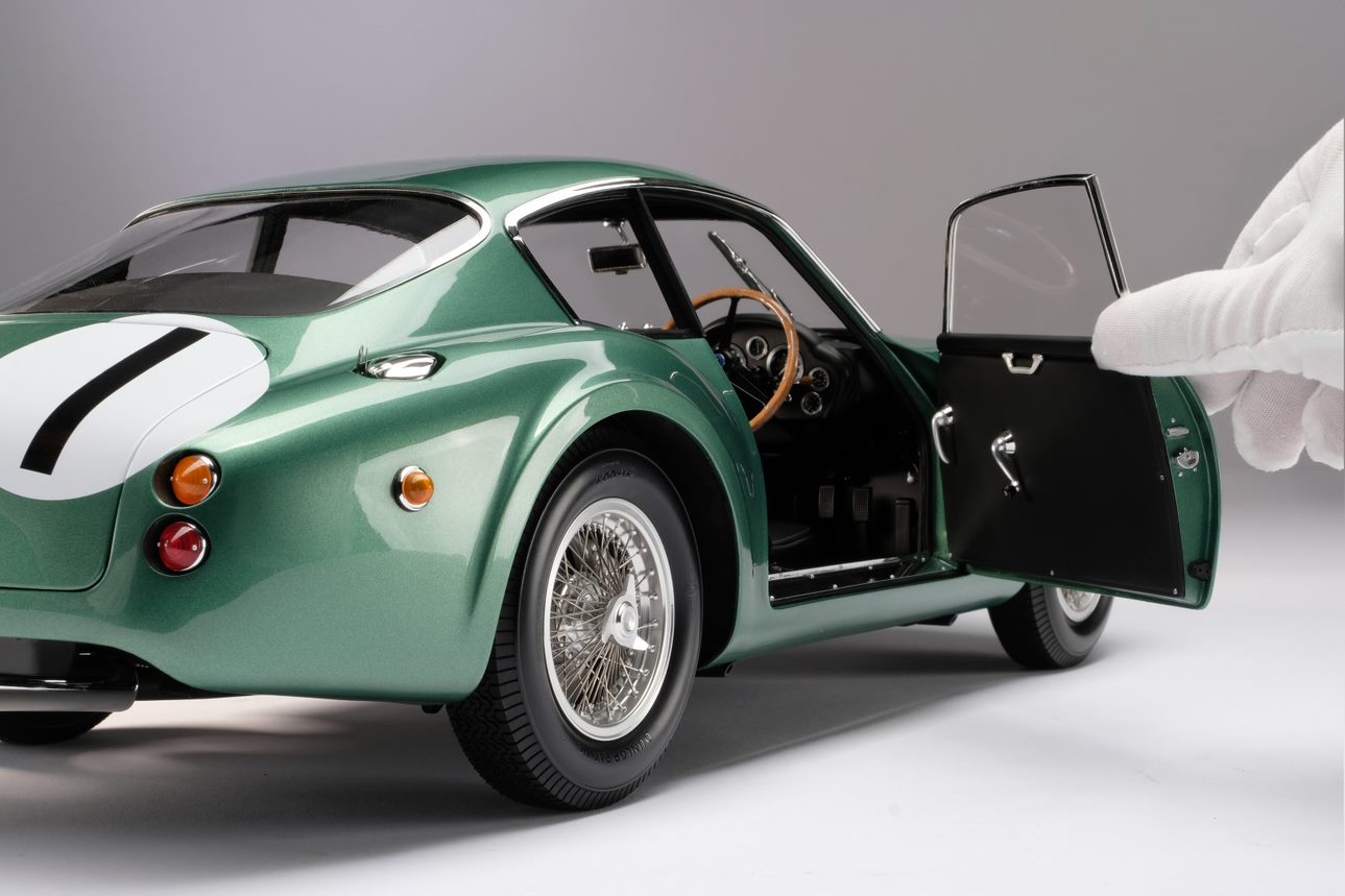 Amalgam 1:8 Aston Martin DB4 GT Zagato 1 VEV