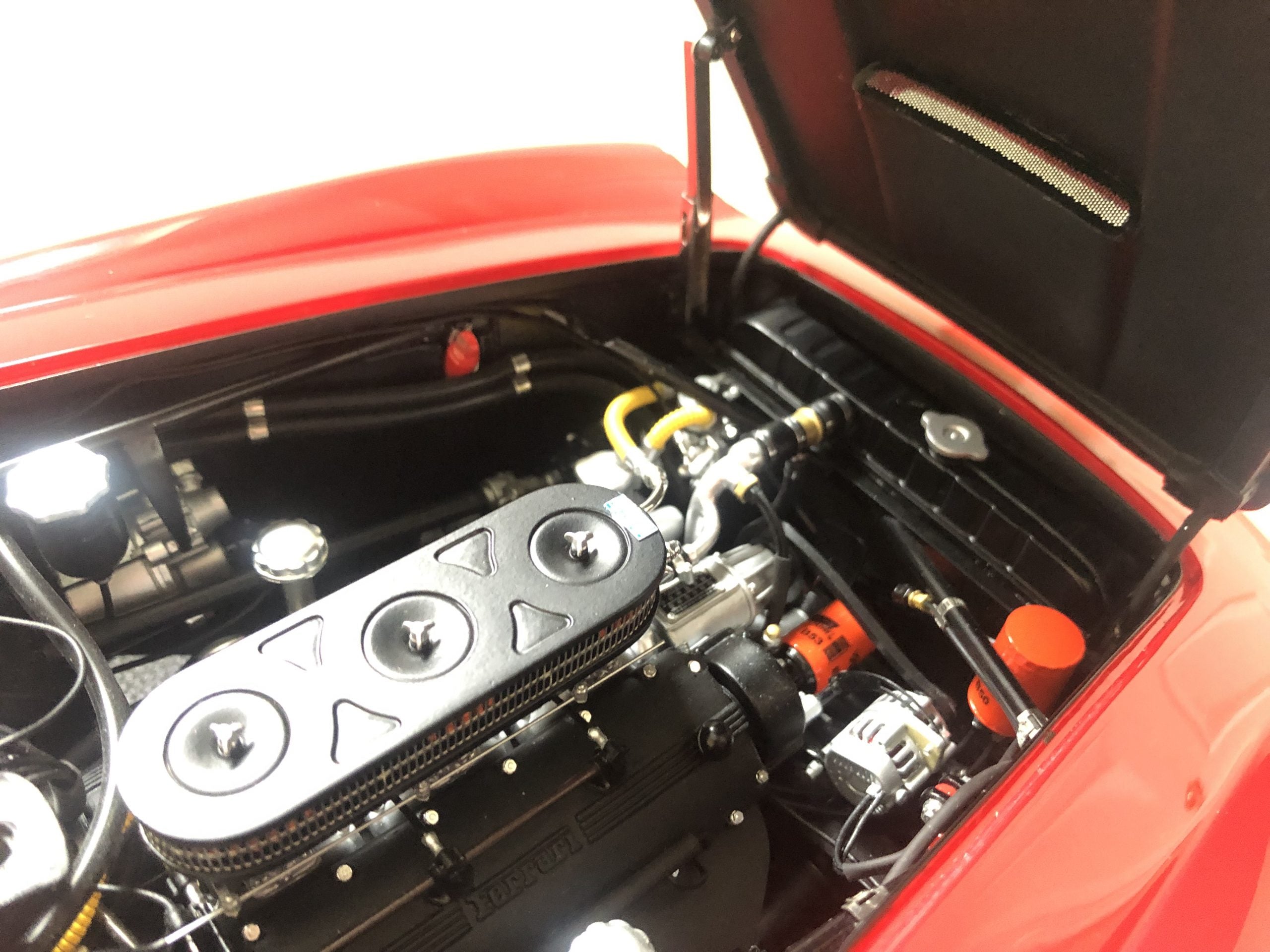 Amalgam 1:8 scale Ferrari 250 California
