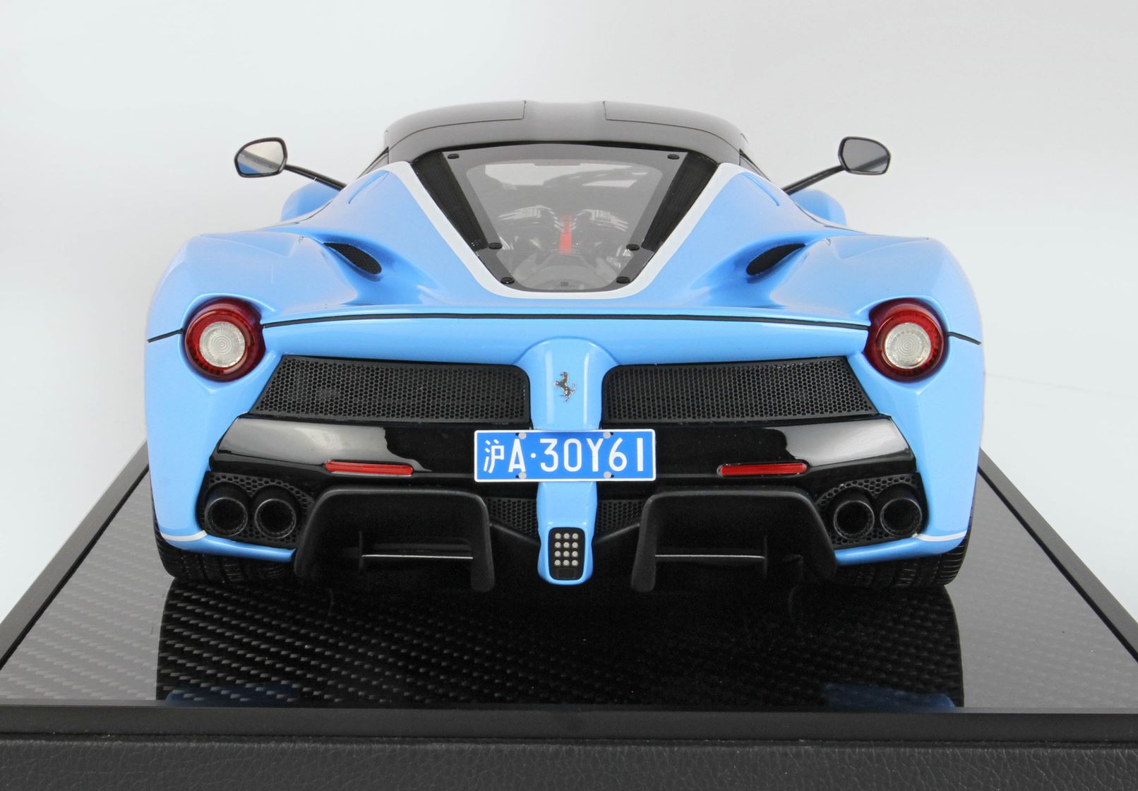 BBR escala 1:12 La Ferrari azul bebé