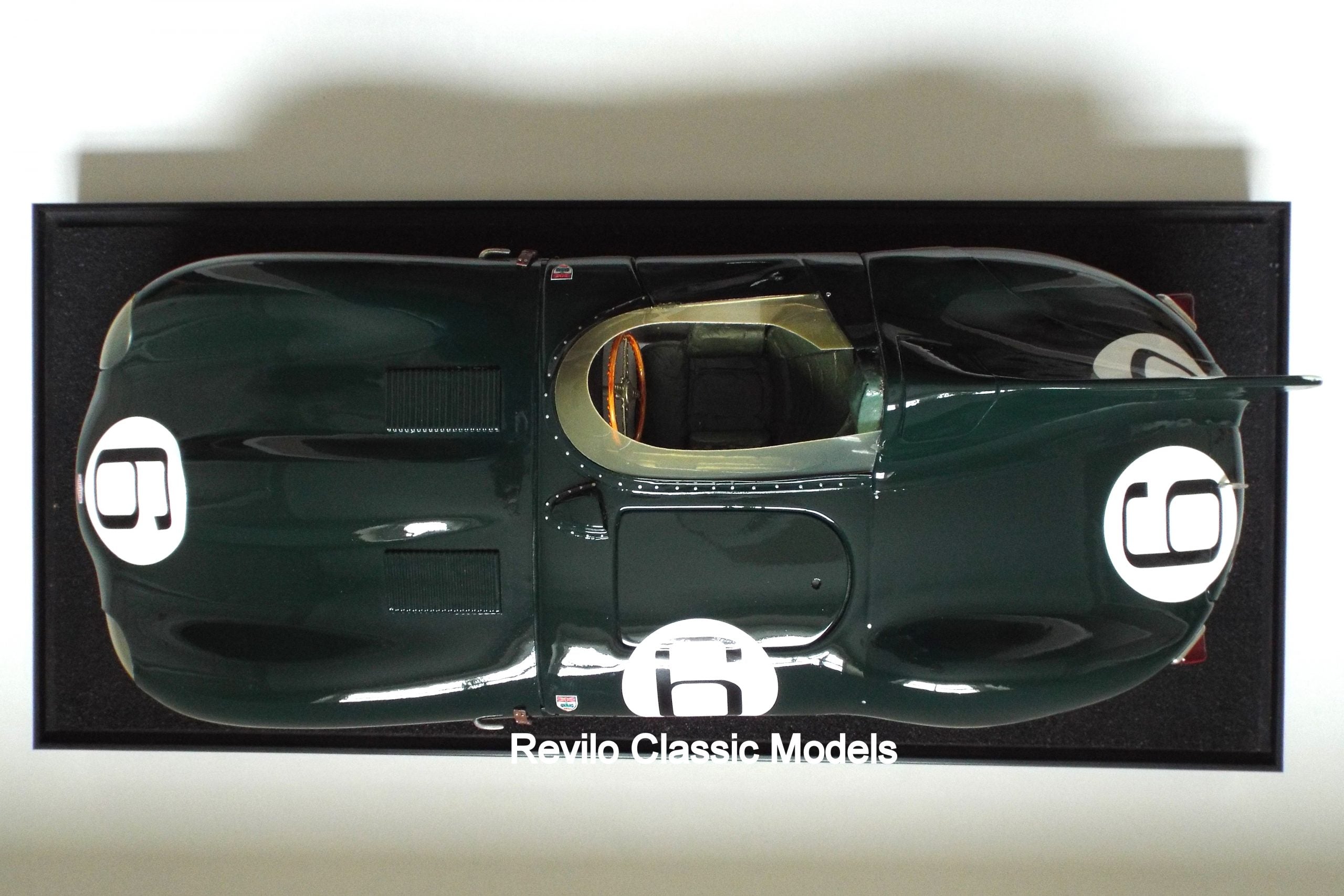 Jaguar D Type a escala 1:8 de Javan Smith