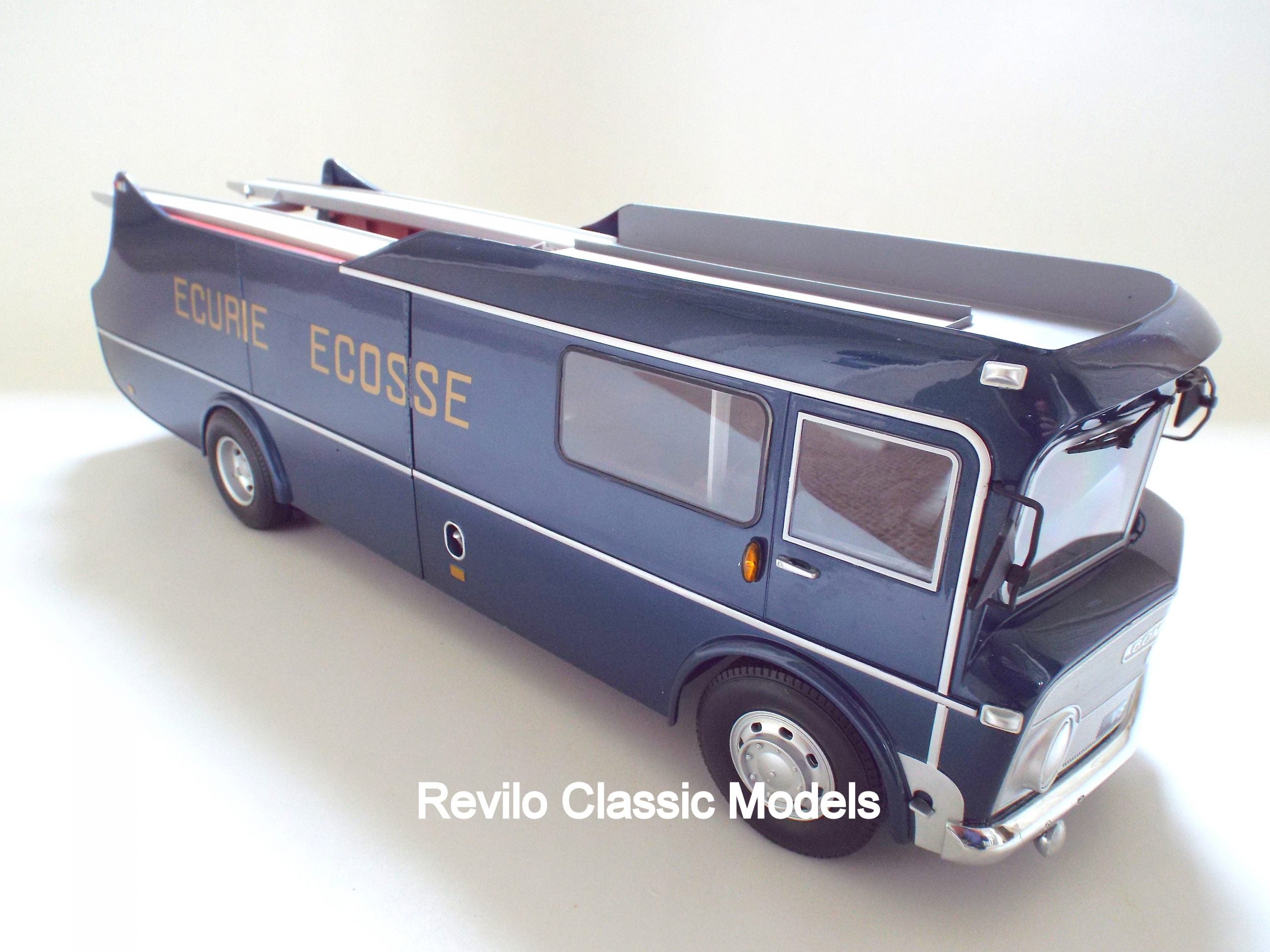 1959 Ecurie Ecosse Race Transporter escala 1:18