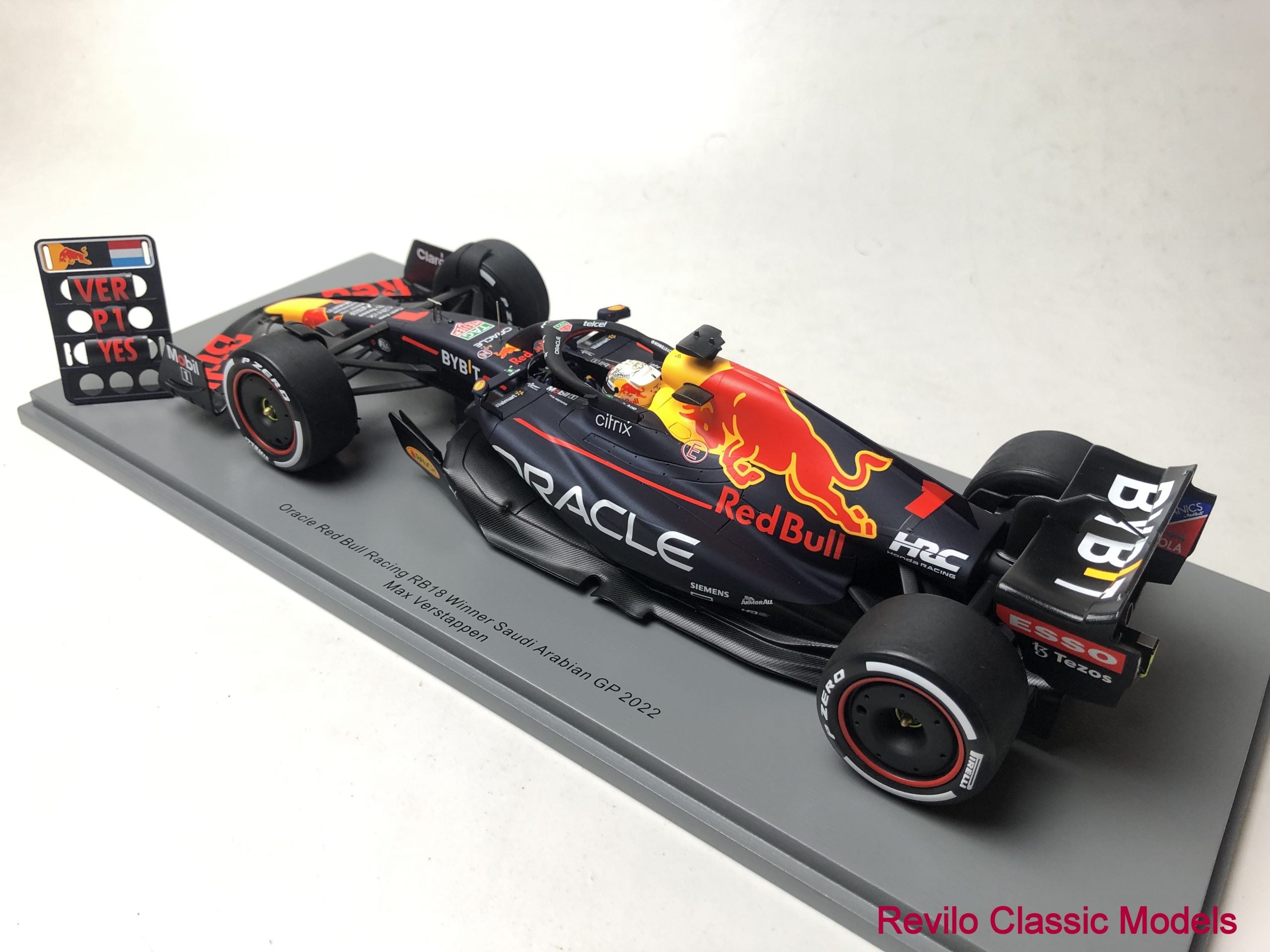 Spark 1:18 scale 2022 Red Bull RB18 #1 Max Verstappen
