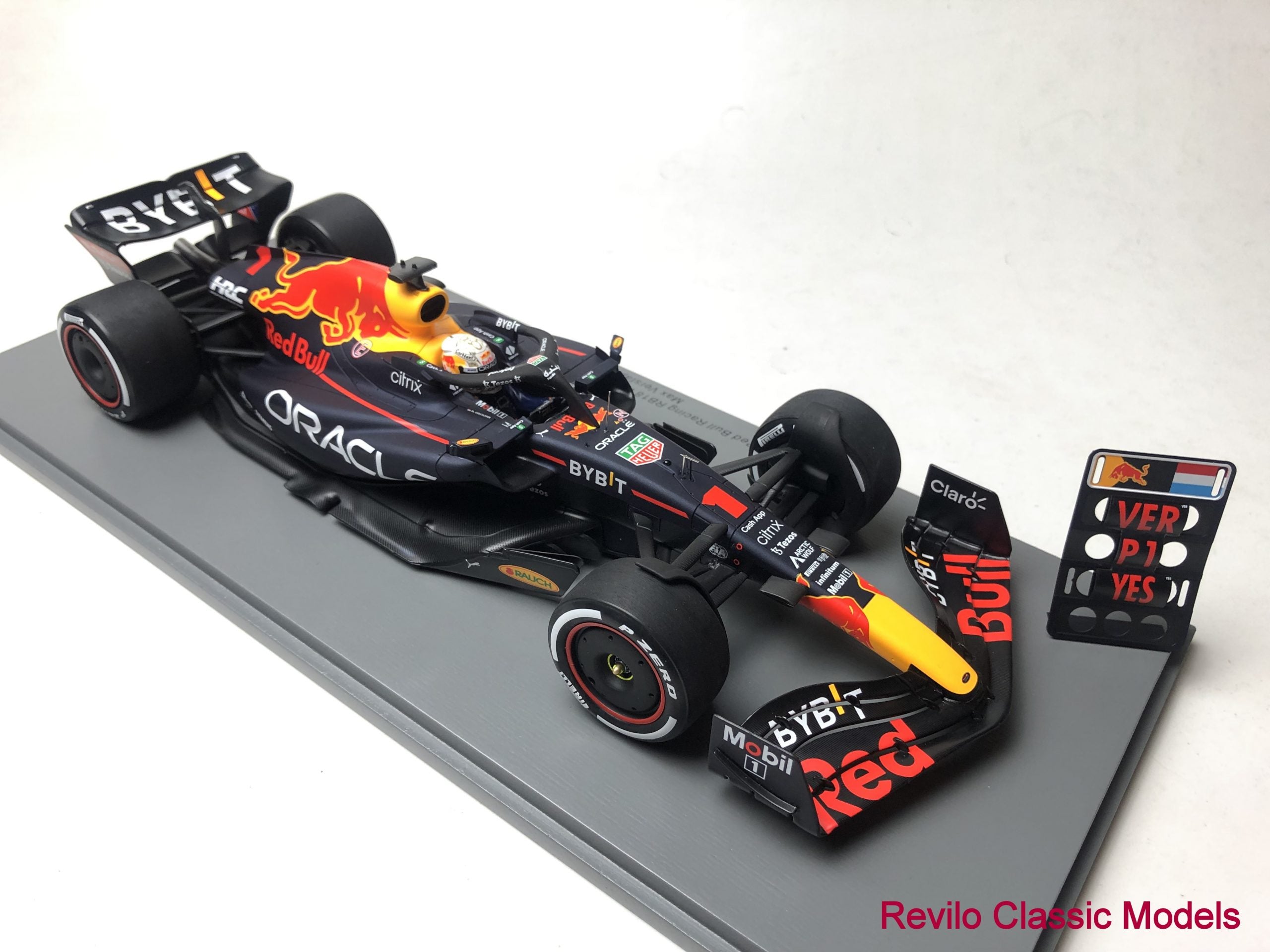 Spark 1:18 scale 2022 Red Bull RB18 #1 Max Verstappen