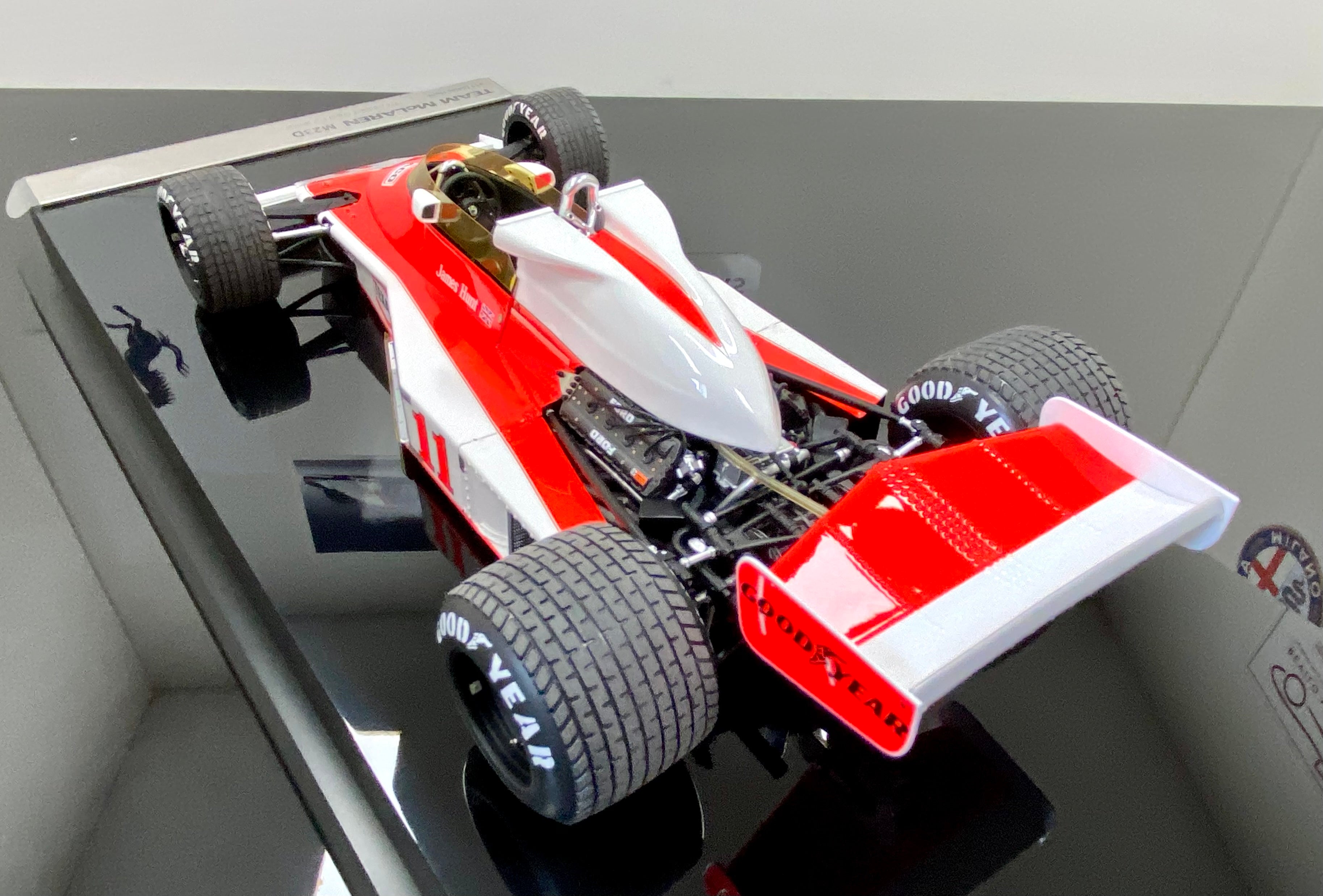 Amalgam 1:18 scale McLaren M23D 1976 James Hunt