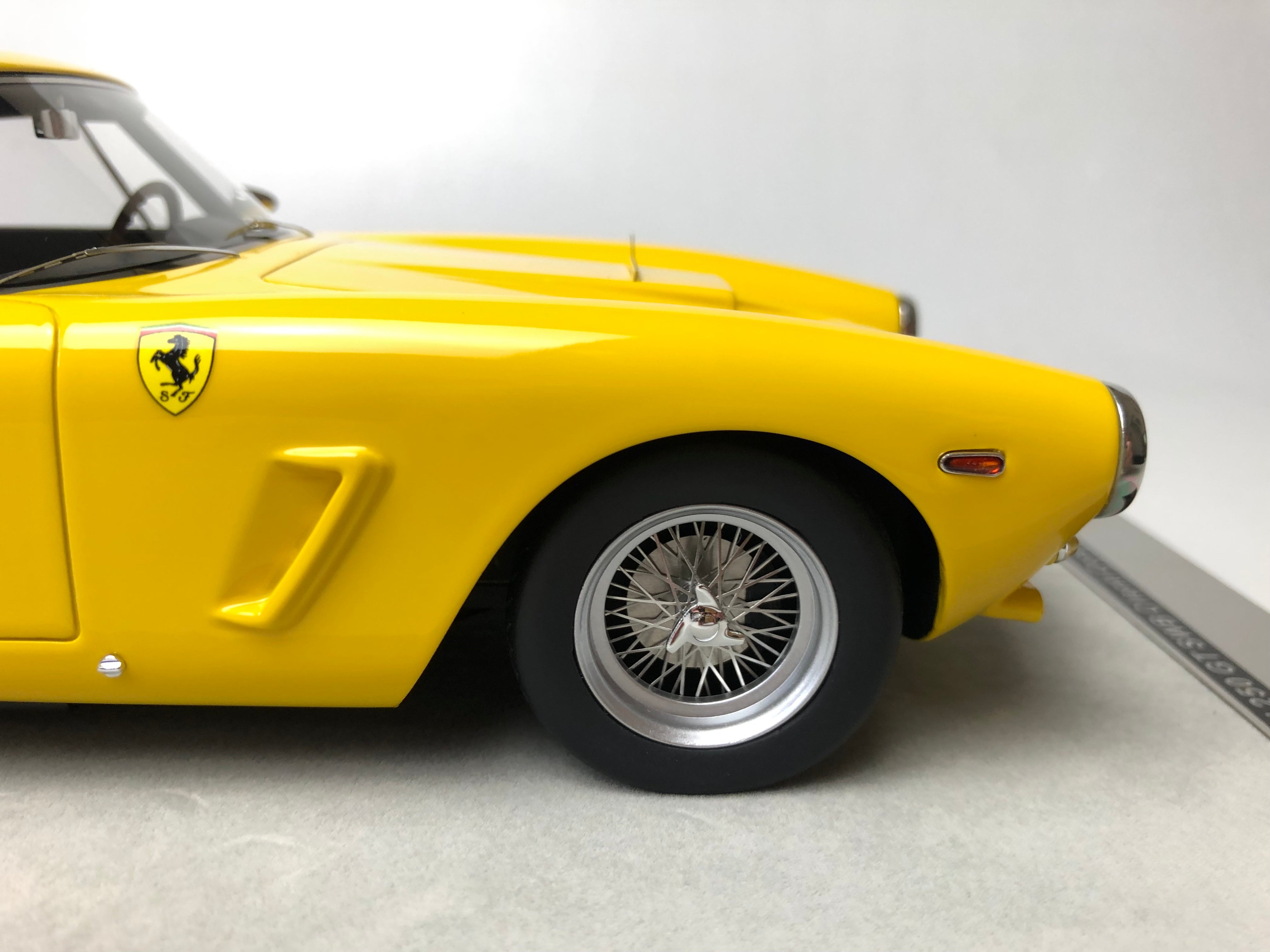 Ferrari 250 SWB Competizione Giallo Modena 1:18 scale
