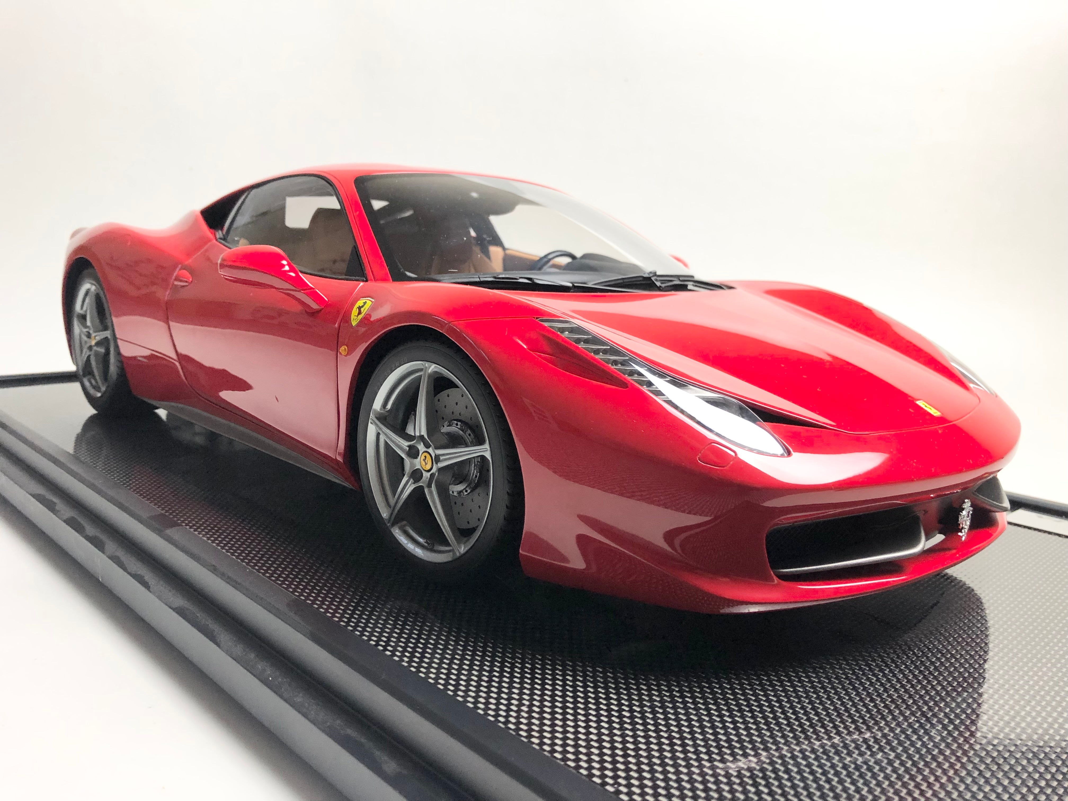 Amalgam 1:8 scale Ferrari 458 Italia