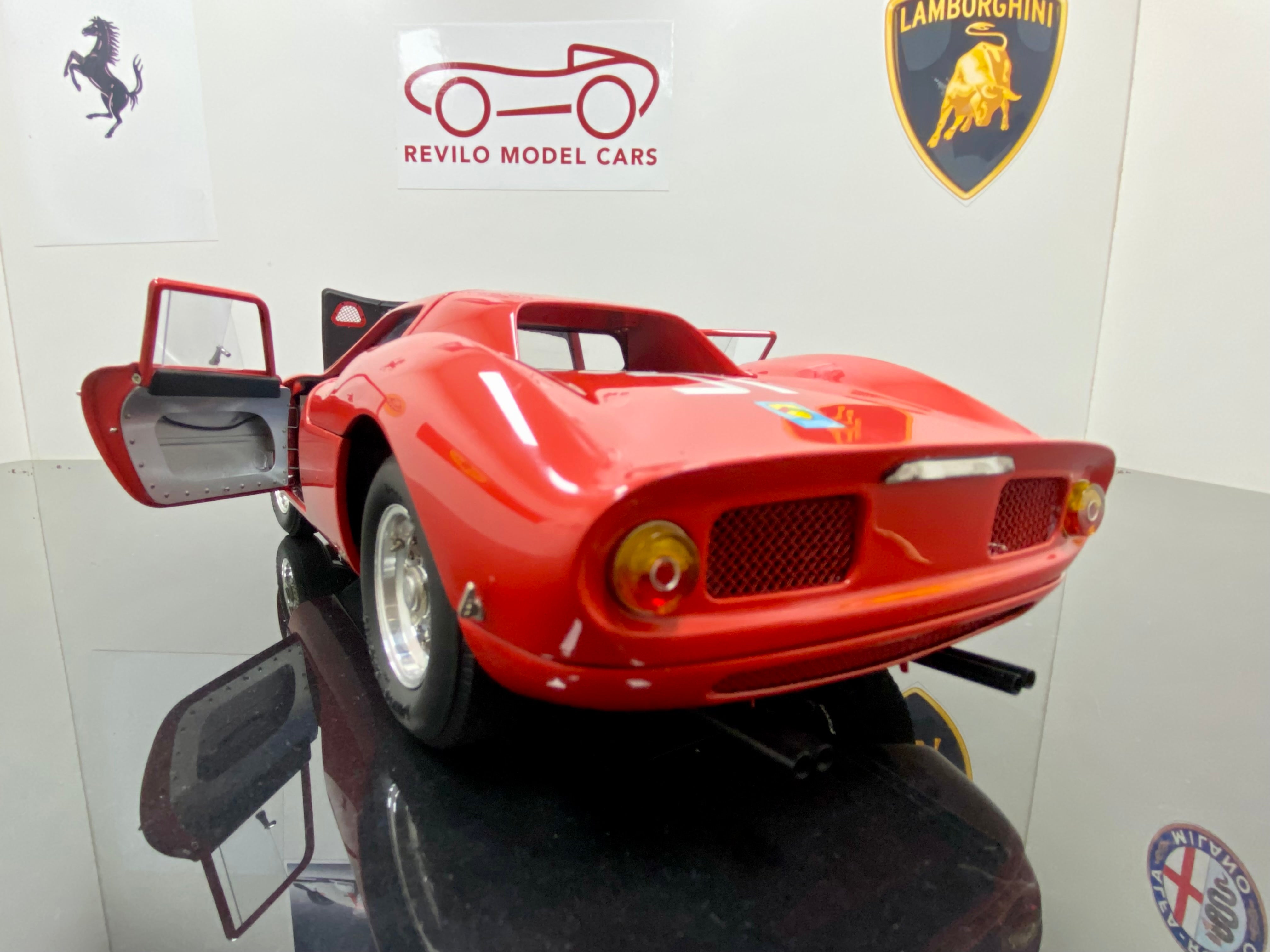 IN STOCK! CMC 1:18 scale Ferrari 250 LM M268 Winner Monza 1964 #31