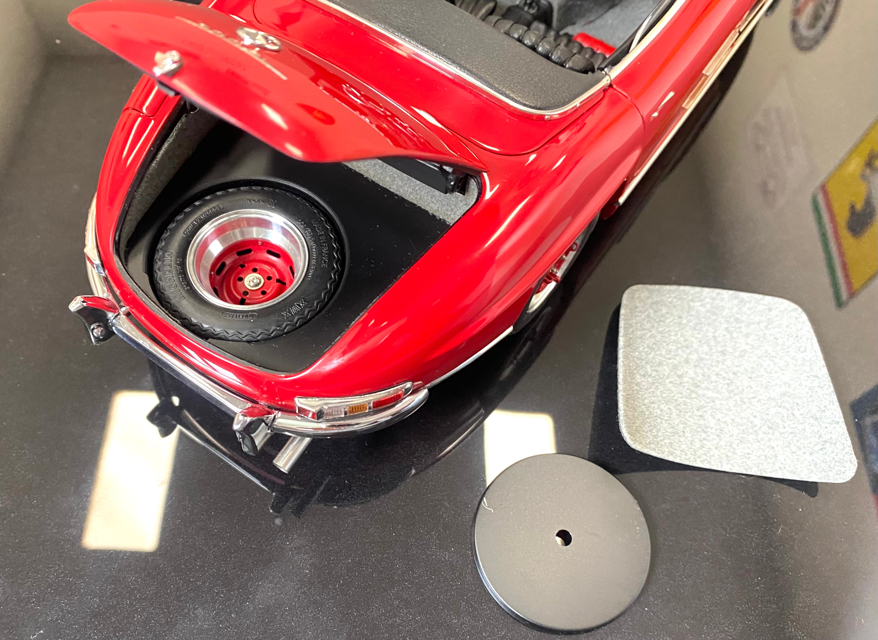 CMC 1:18 Mercedes 300 SL Roadster open top M282