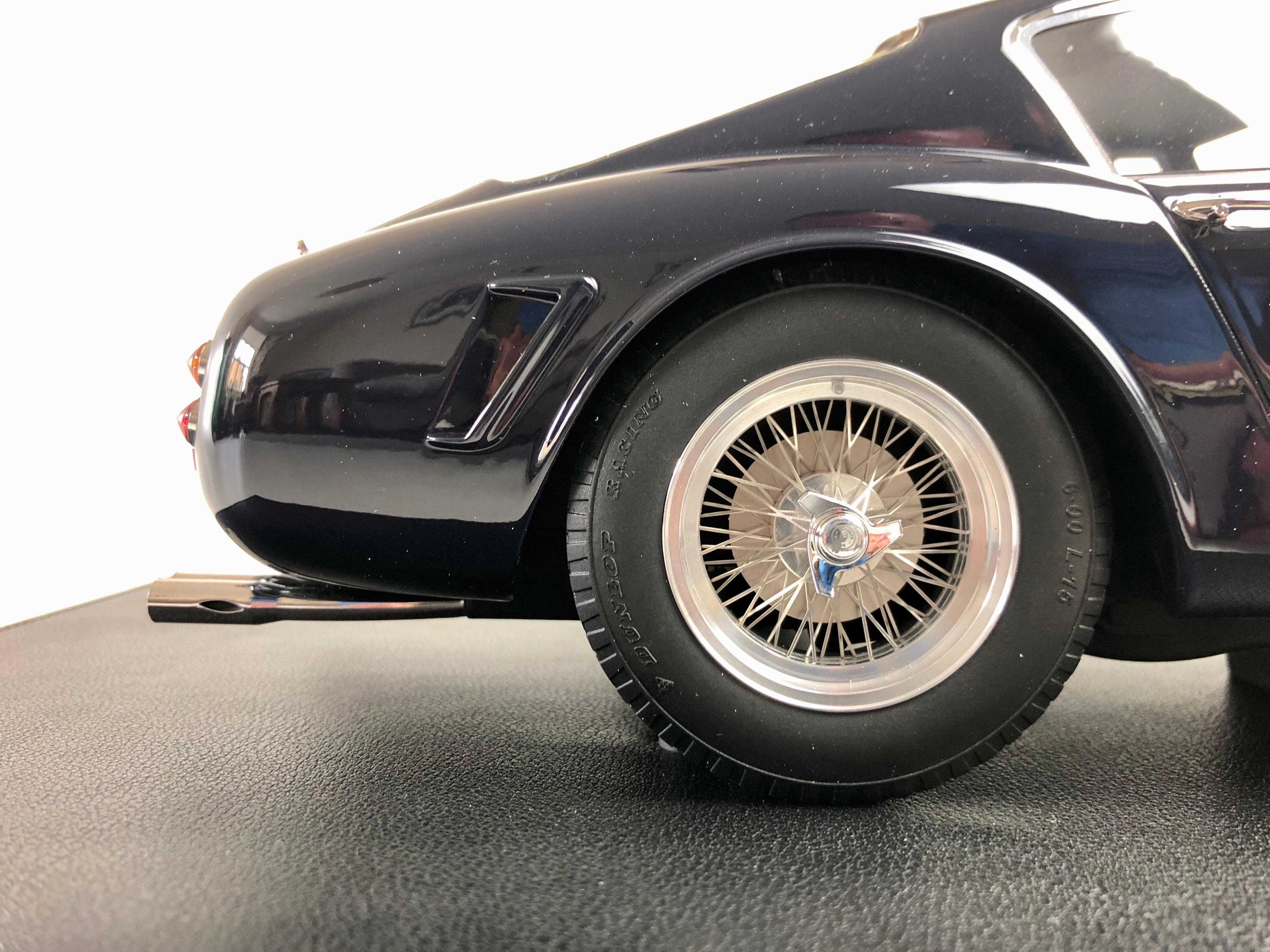 Escala 1:12 1961 Ferrari 250GT SWB Stirling Moss