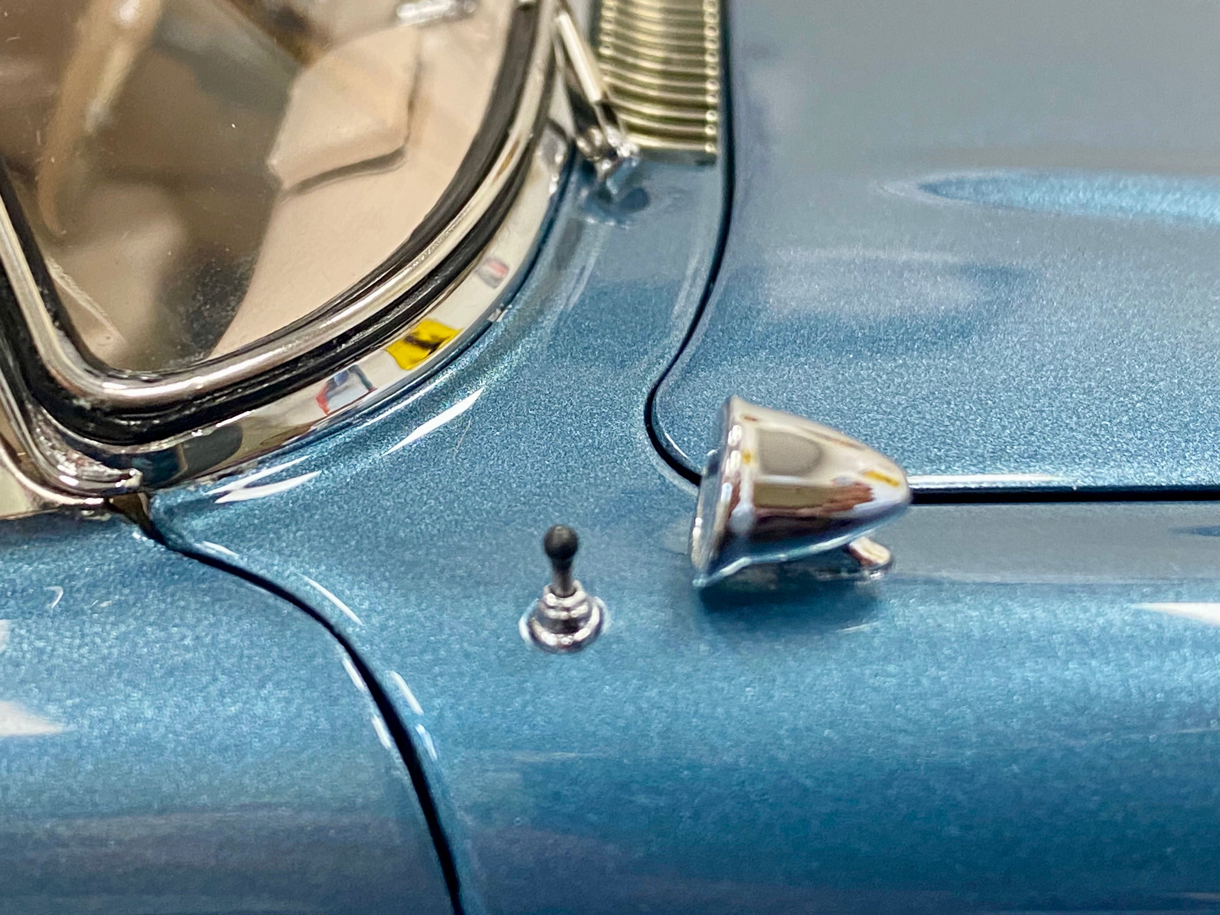CMC 1:18 Mercedes 300SL M283 Blue with removable hardtop