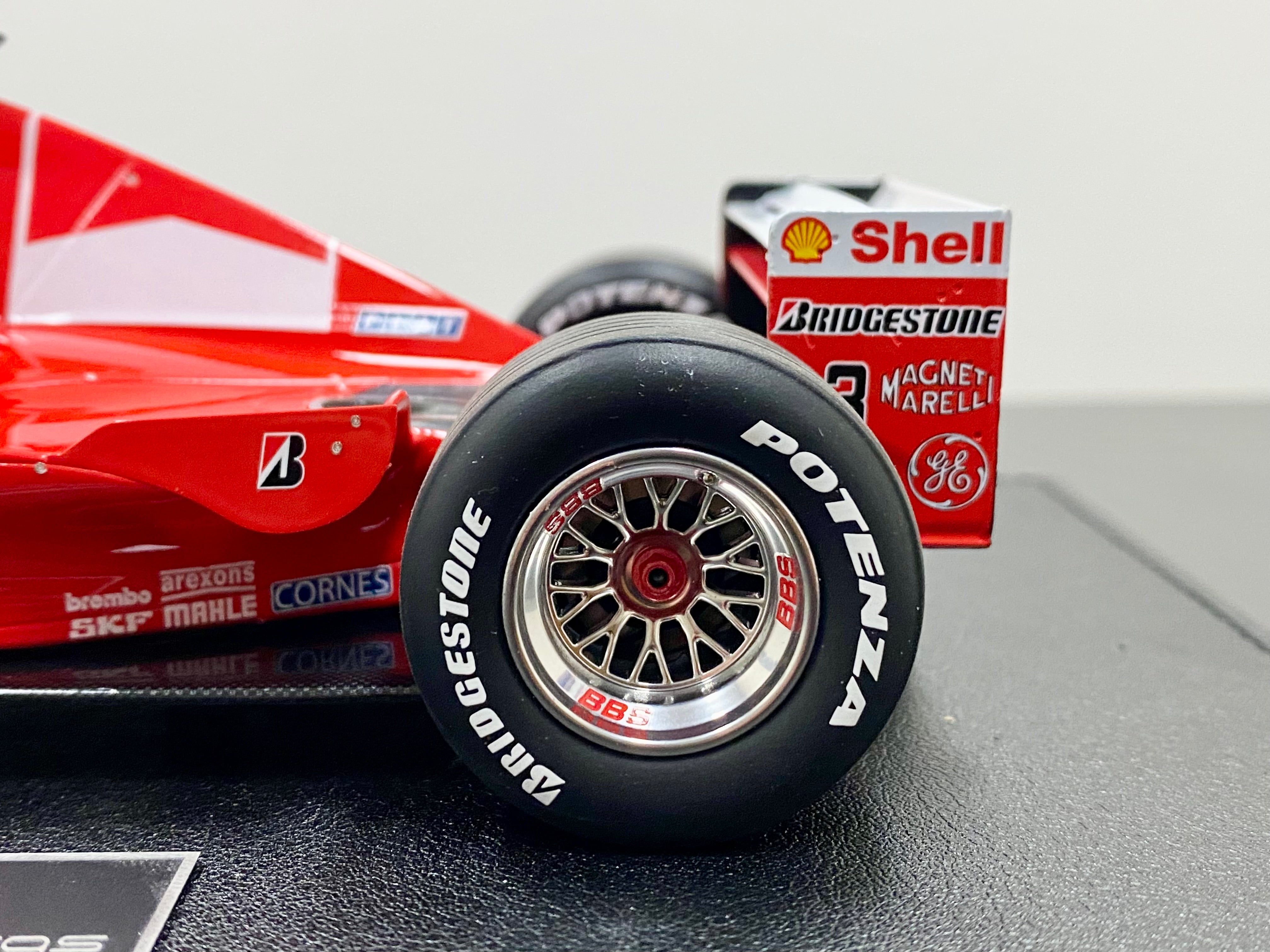 GP Replicas 1:18 scale Ferrari F1-2000 #3 Schumacher World Champion