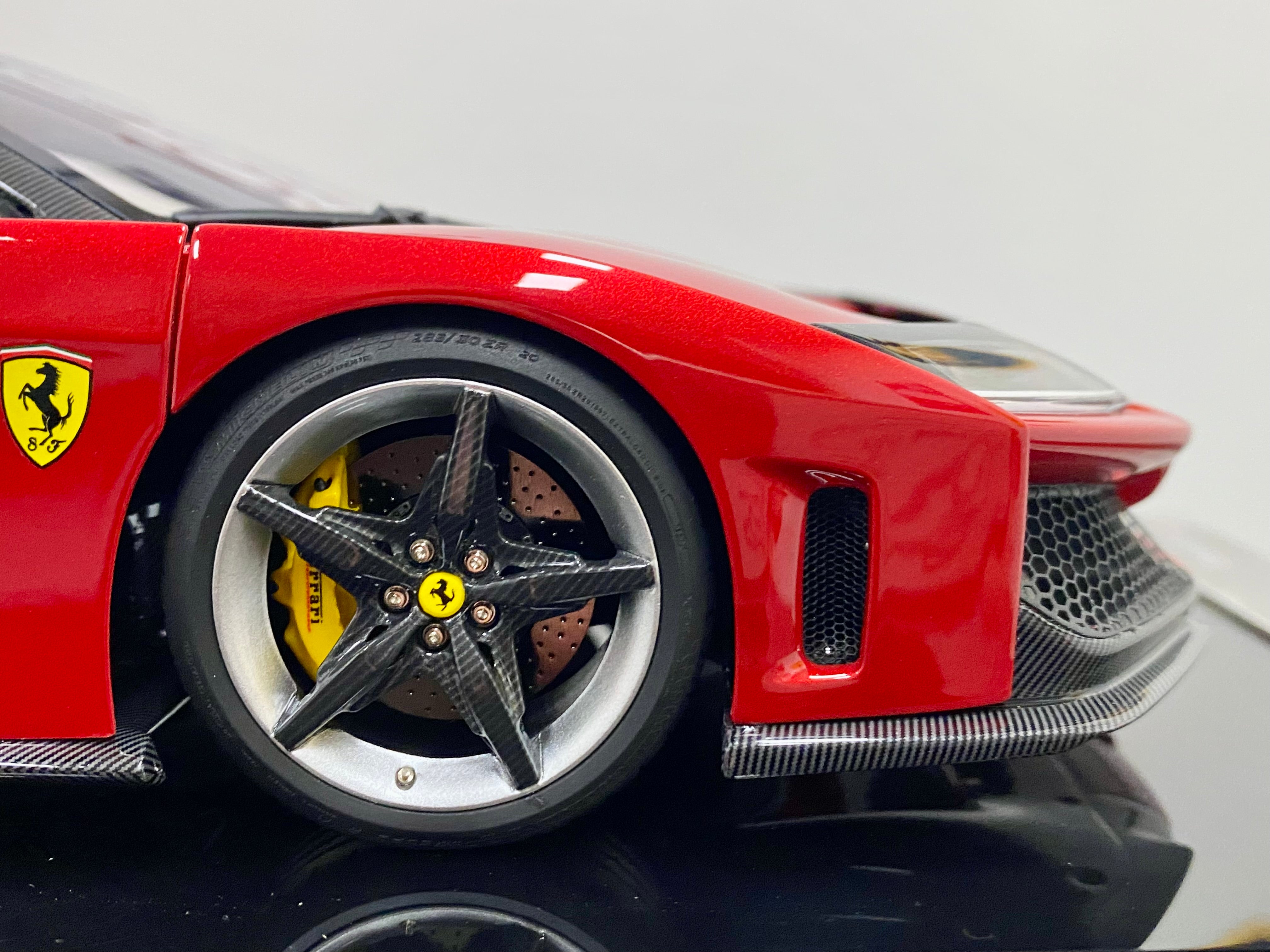 Amalgam Ferrari F80 1:18 scale