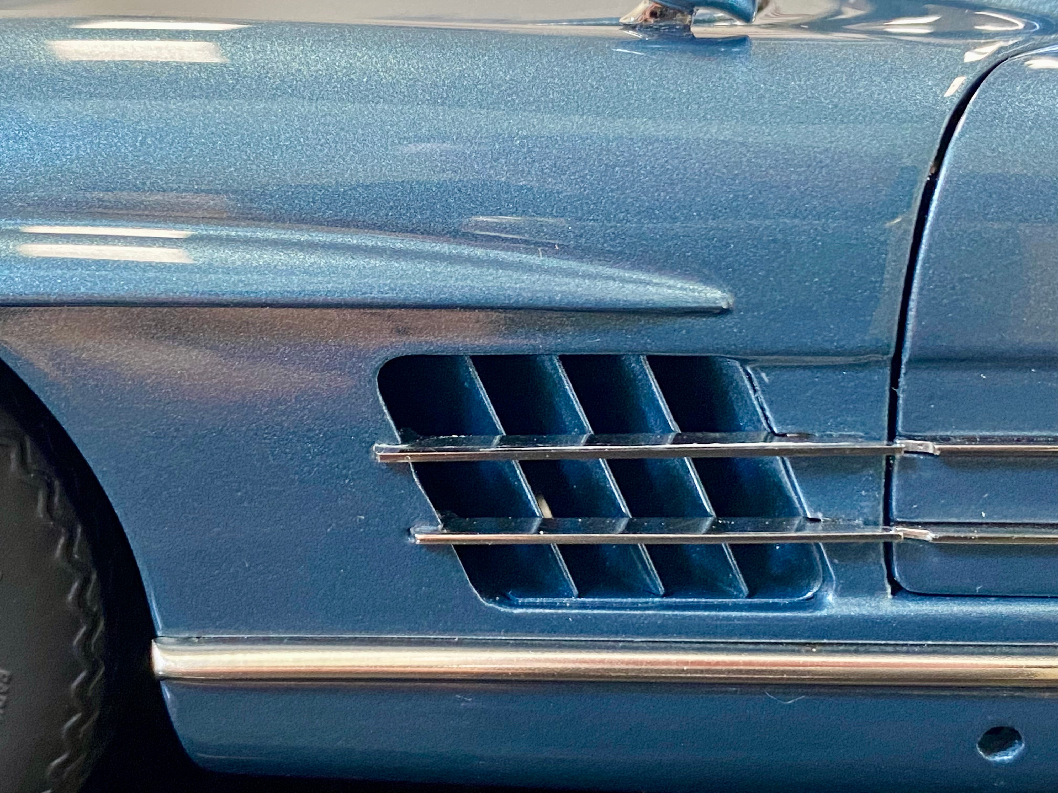 CMC 1:18 Mercedes 300SL M283 Blue with removable hardtop