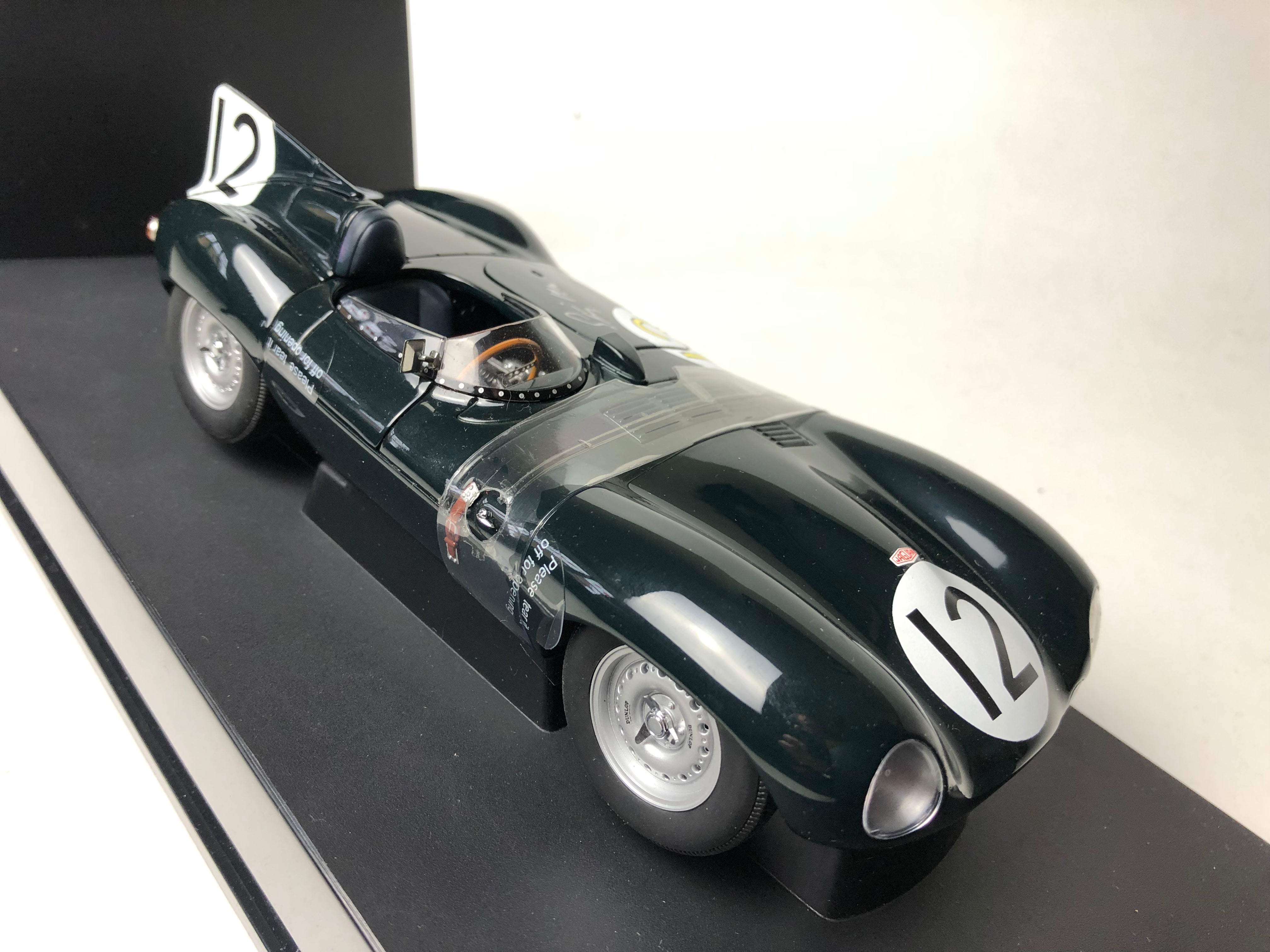 AutoArt 1:18 1954 Jaguar D Type #12 Signed Stirling Moss