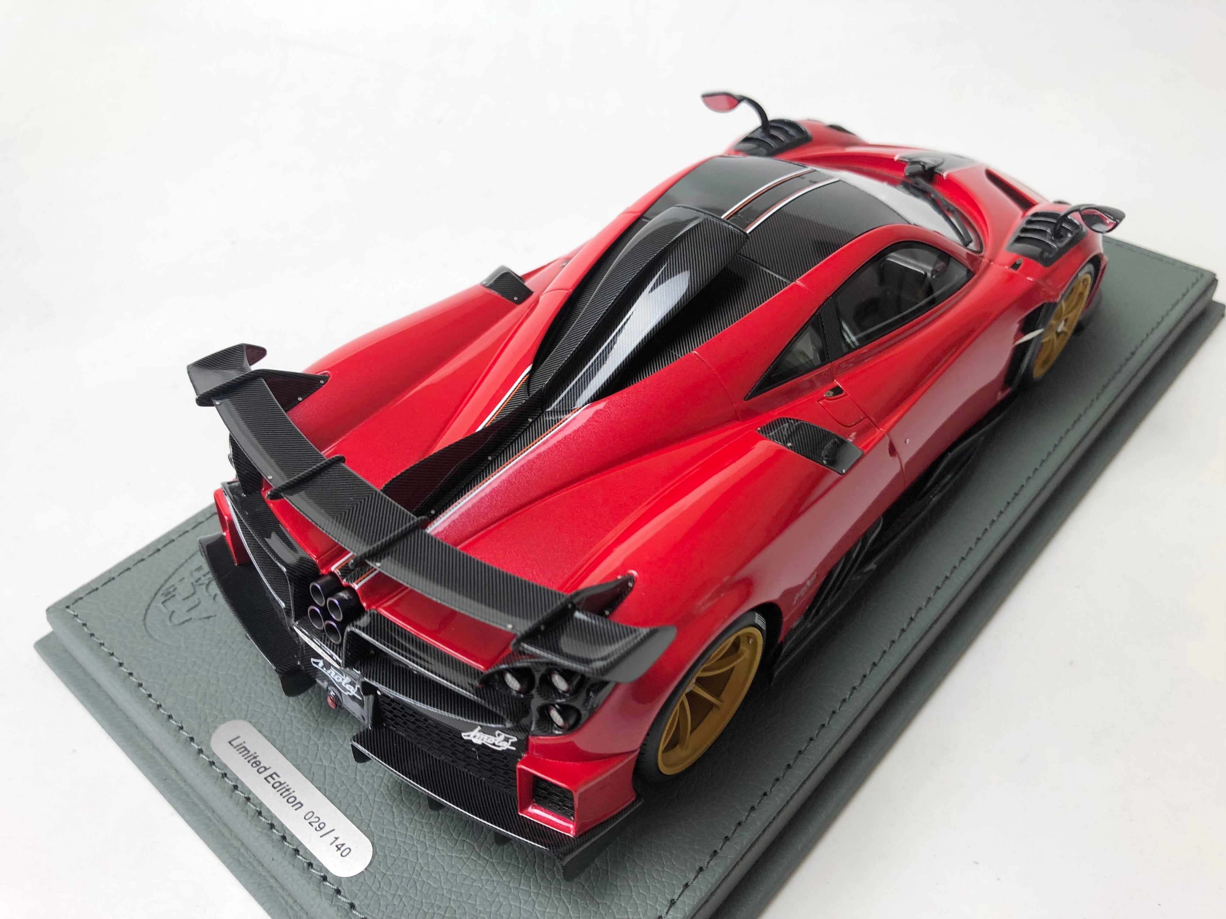 Casi real Pagani Zonda F escala 1:18