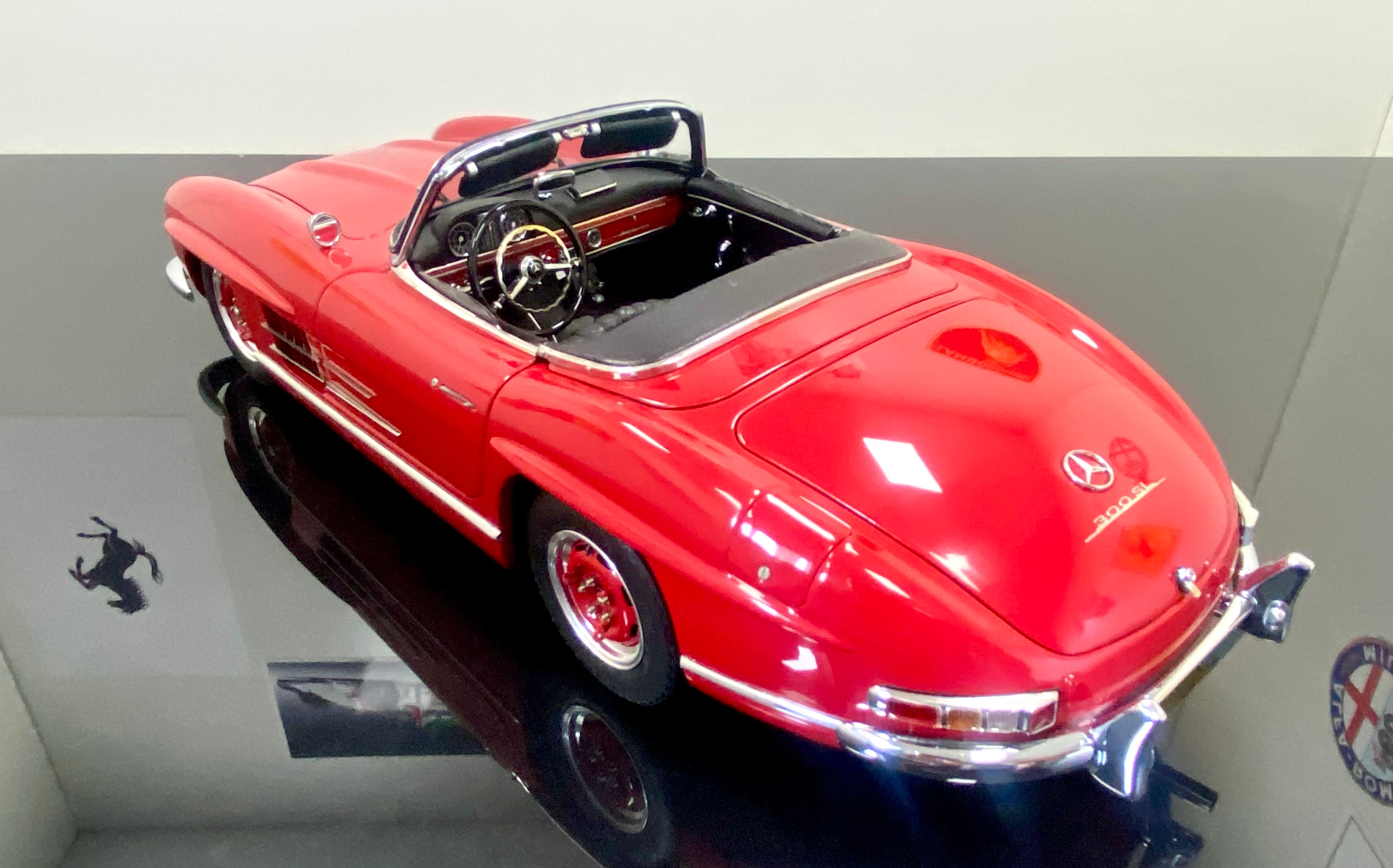 CMC 1:18 Mercedes 300 SL Roadster open top M282