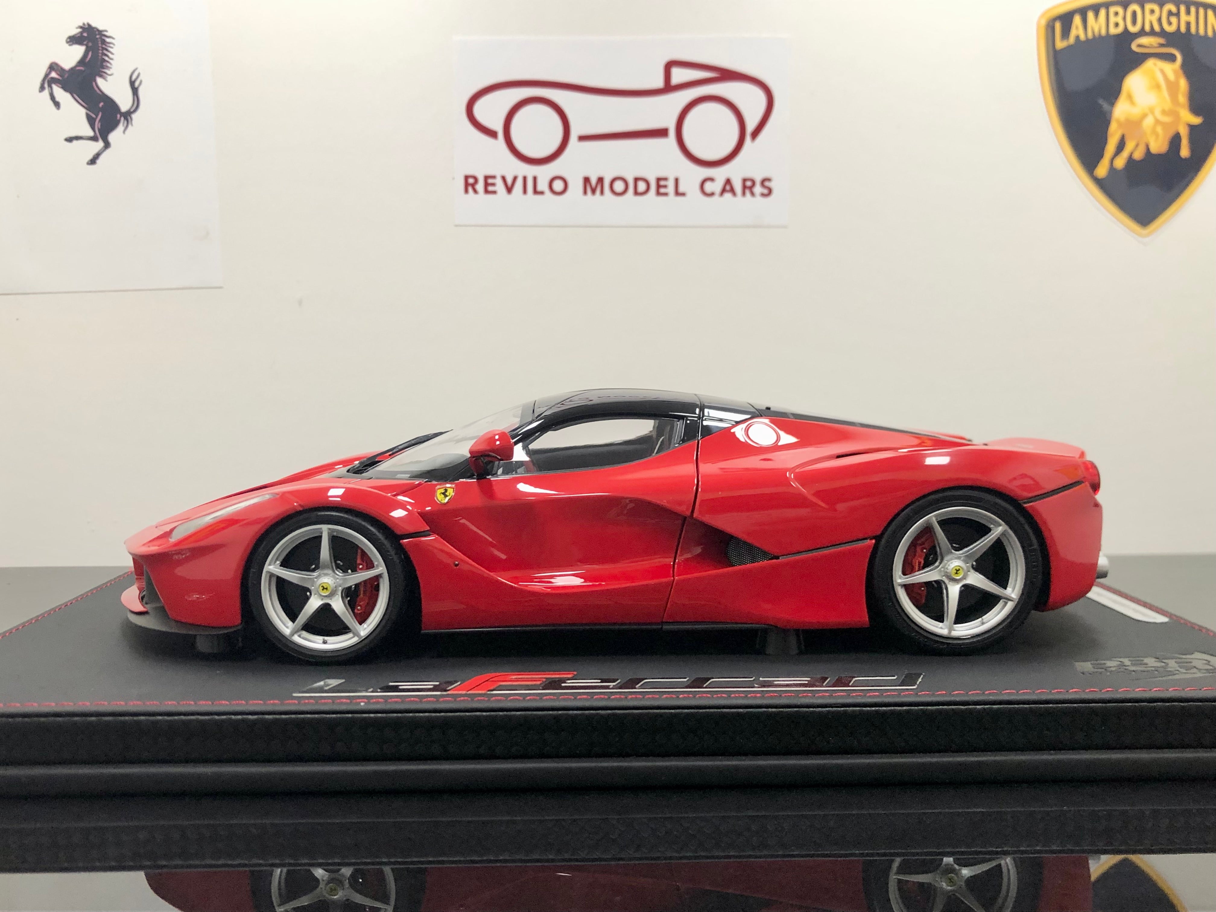 BBR La Ferrari escala 1:18 Diecast Red con techo negro