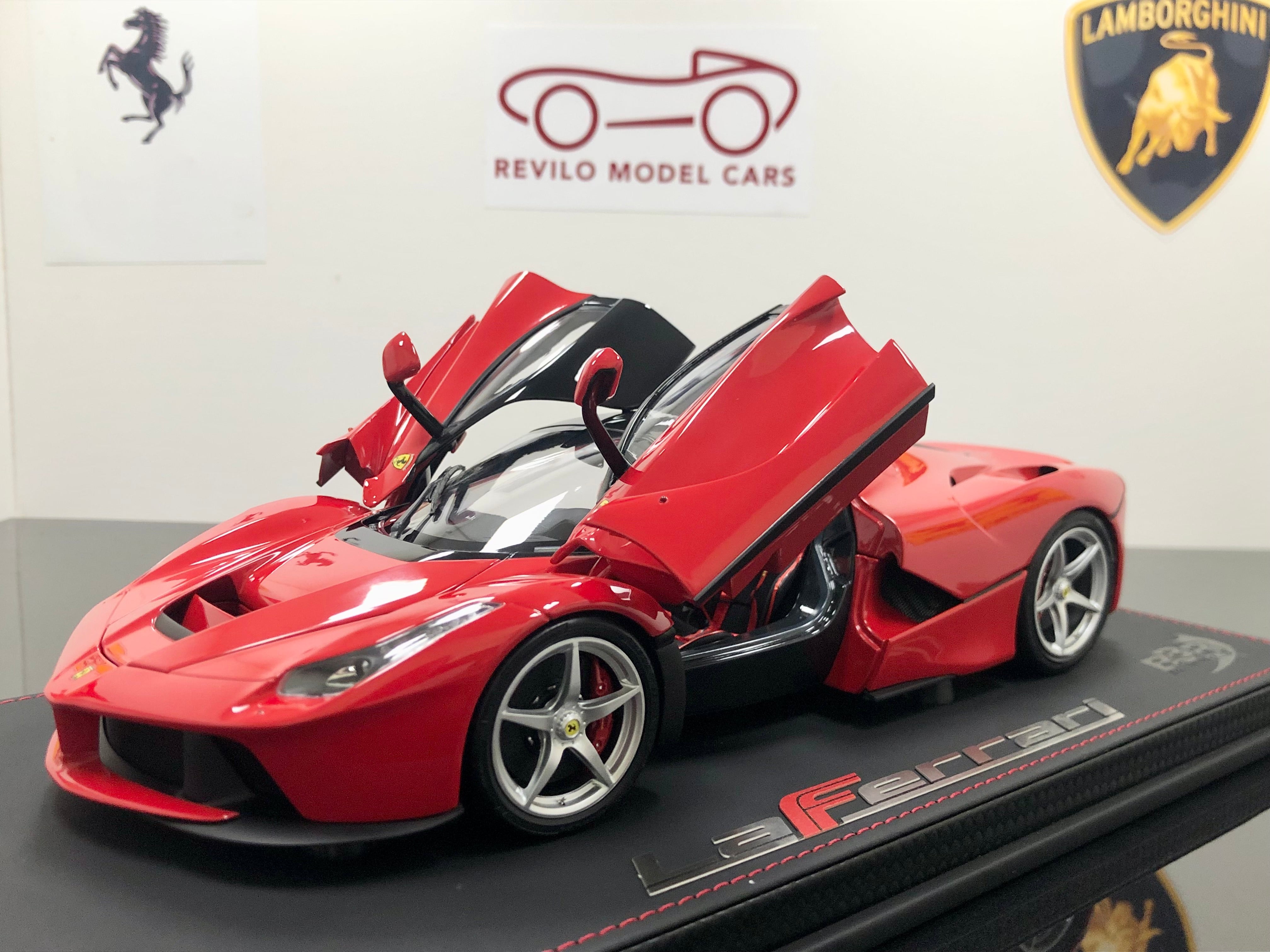 BBR La Ferrari escala 1:18 Diecast Red con techo negro