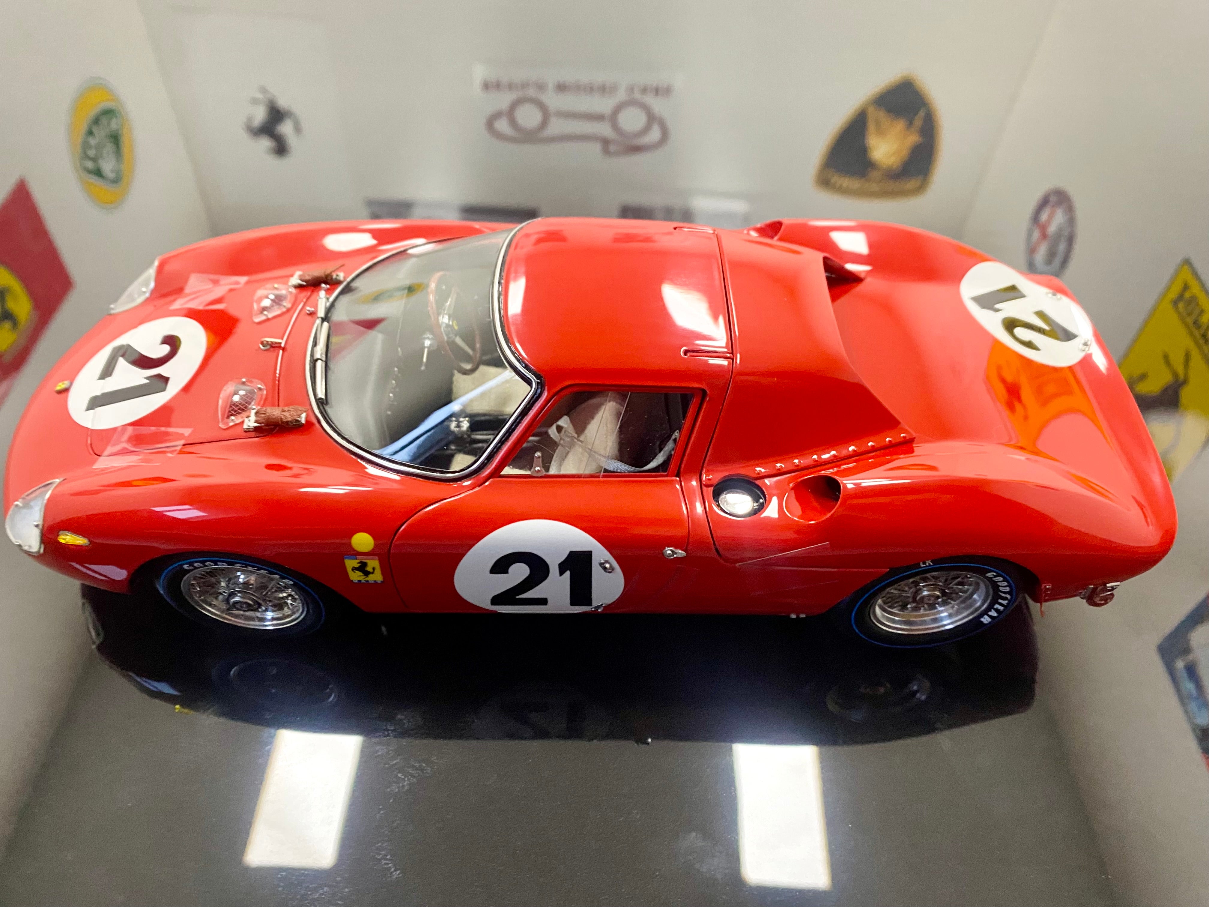 CMC 1:18 scale Ferrari 250 LM M263 #21 Le Mans 1965