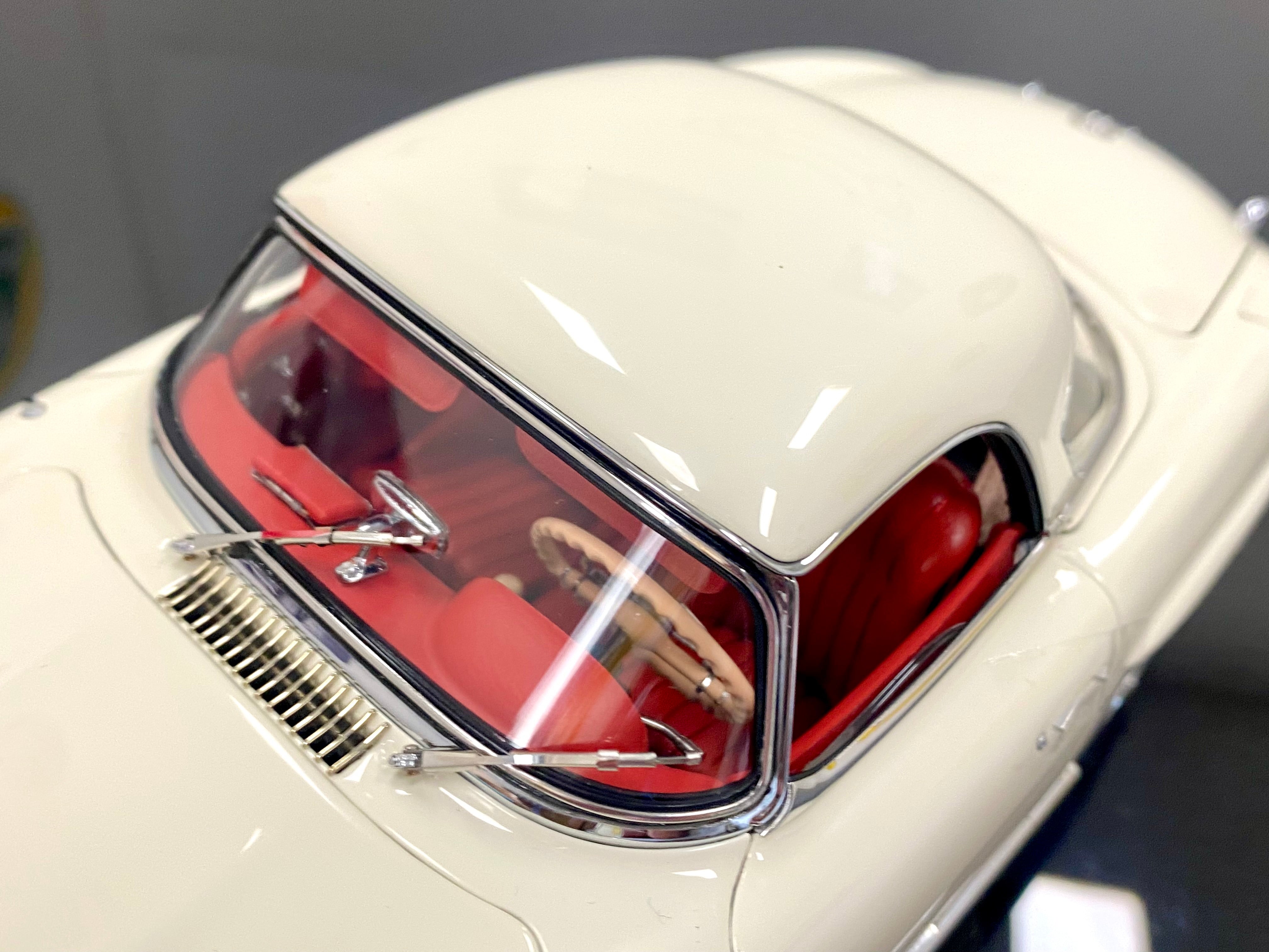 CMC 1:18 scale Mercedes 300SL M284 White with removable hardtop