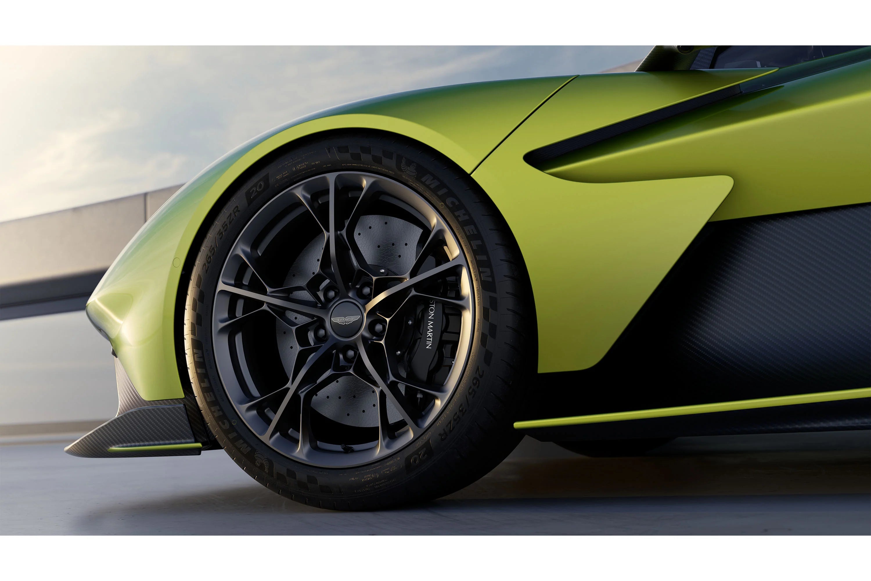 Amalgam 1:8 Aston Martin Valhalla
