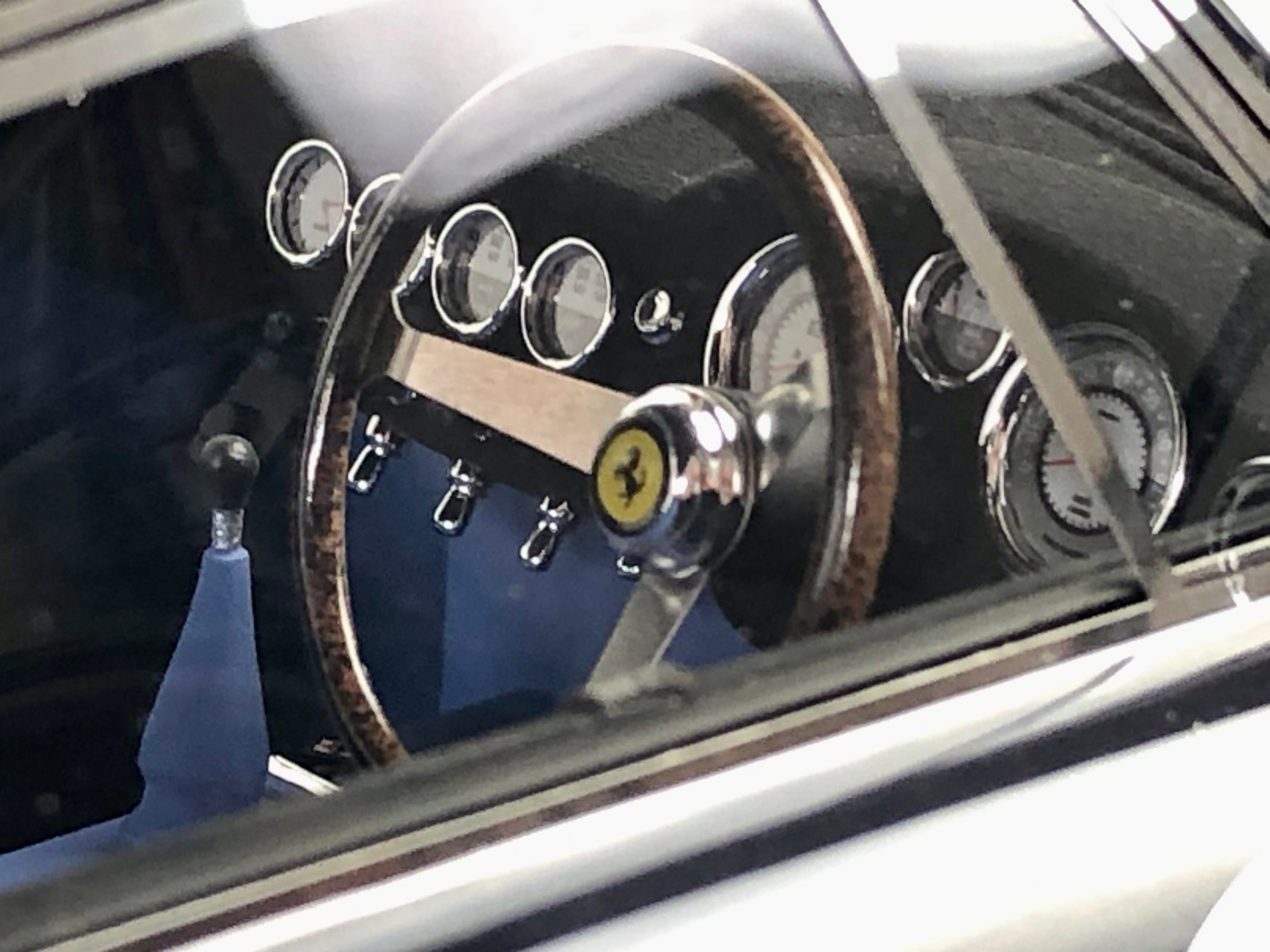 Escala 1:12 1961 Ferrari 250GT SWB Stirling Moss
