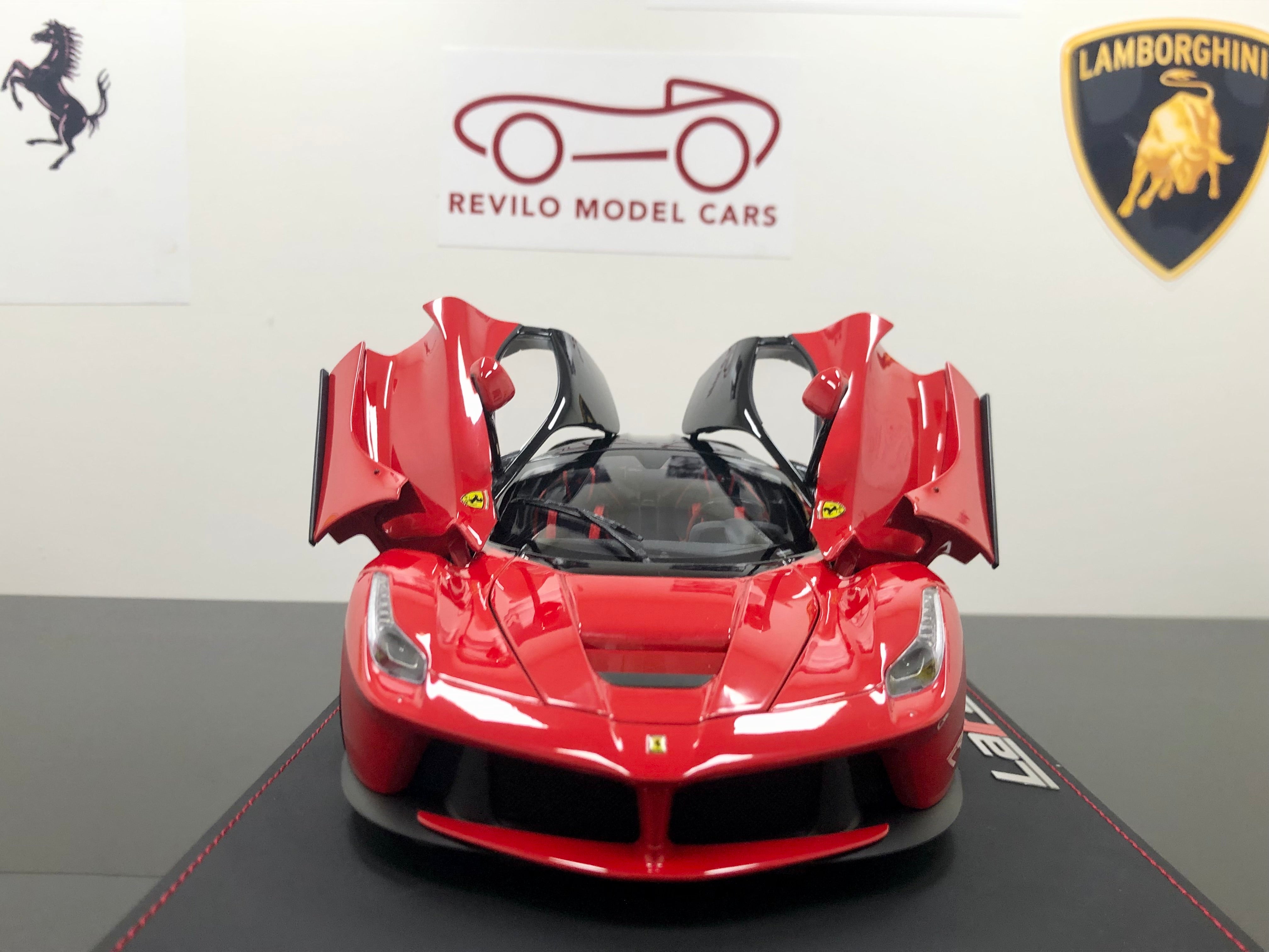 BBR La Ferrari escala 1:18 Diecast Red con techo negro