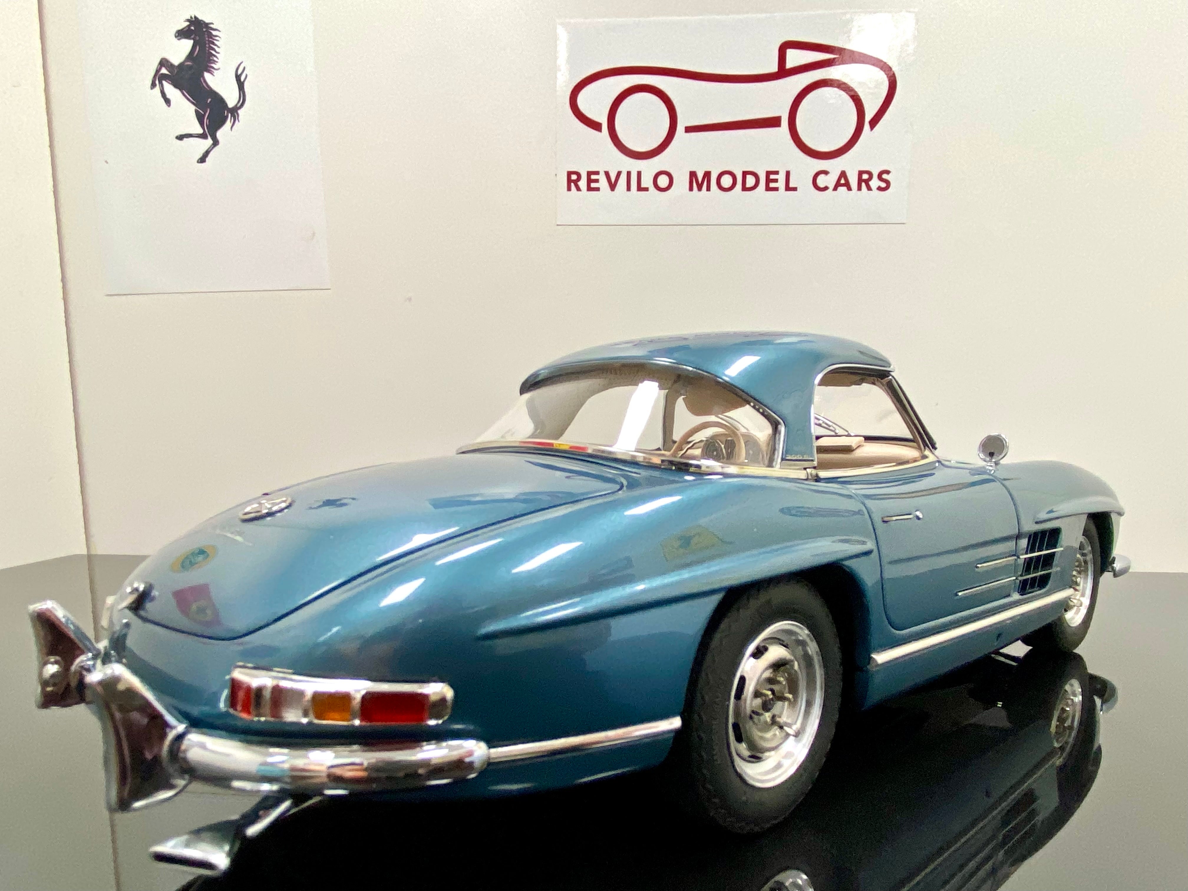 CMC 1:18 Mercedes 300SL M283 Blue with removable hardtop