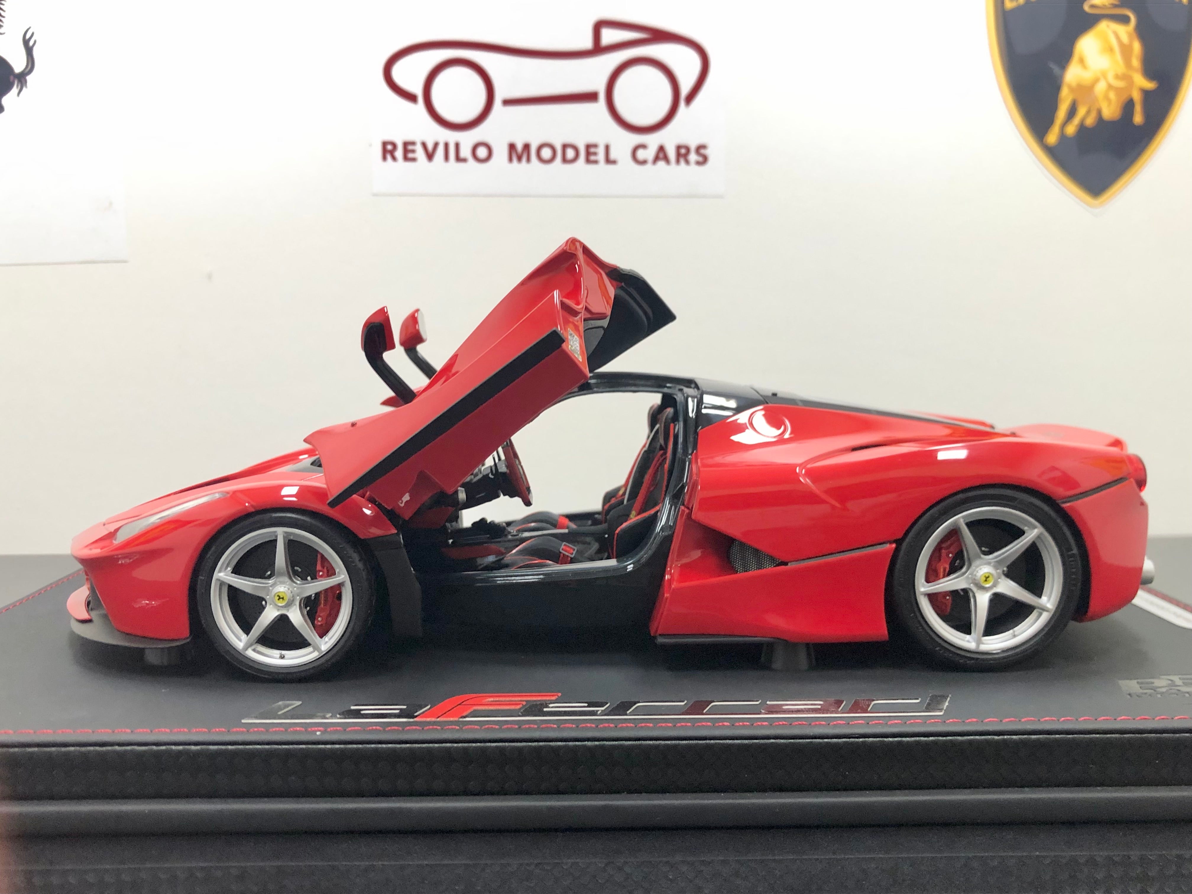 BBR La Ferrari escala 1:18 Diecast Red con techo negro