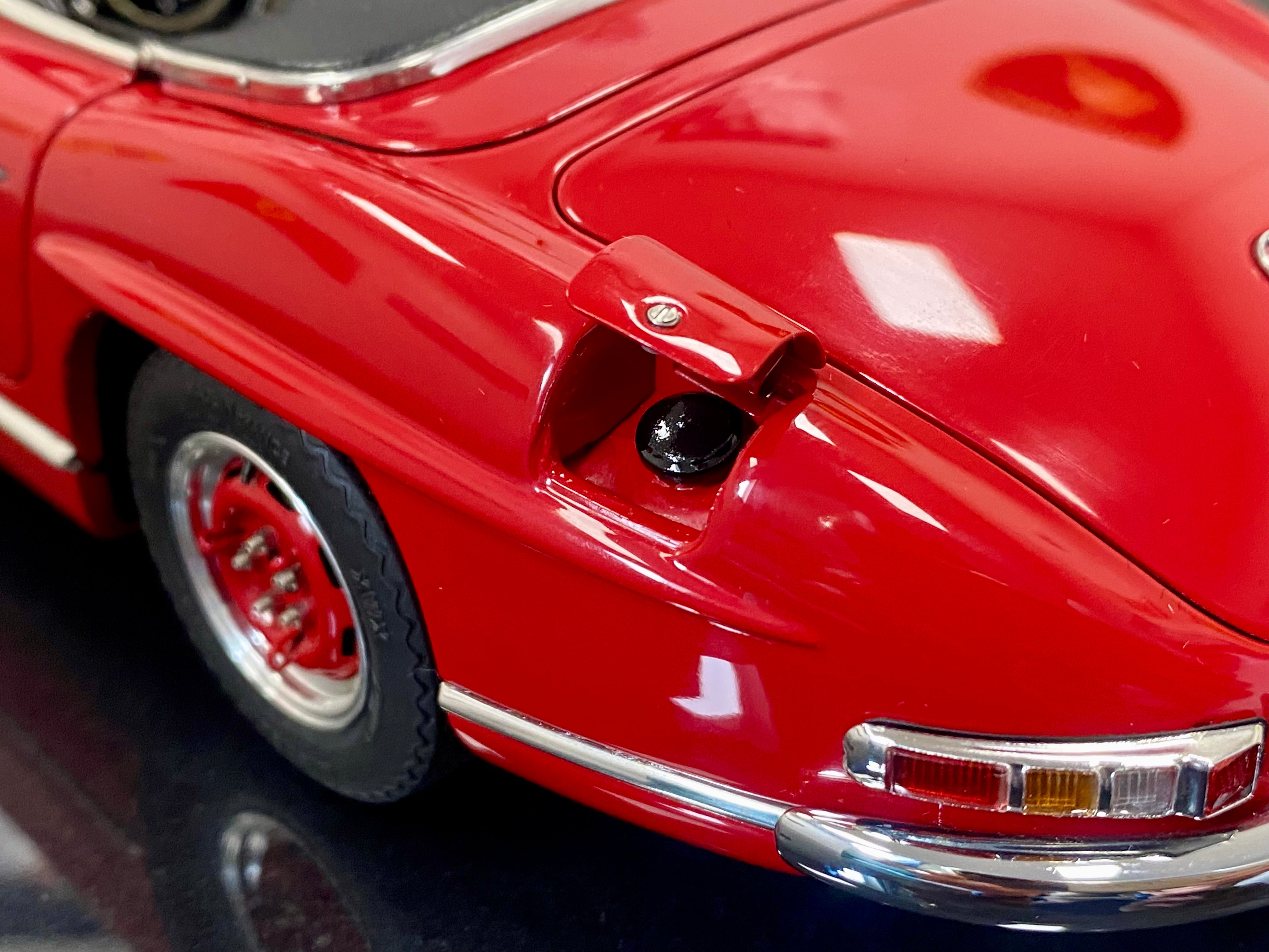 CMC 1:18 Mercedes 300 SL Roadster open top M282