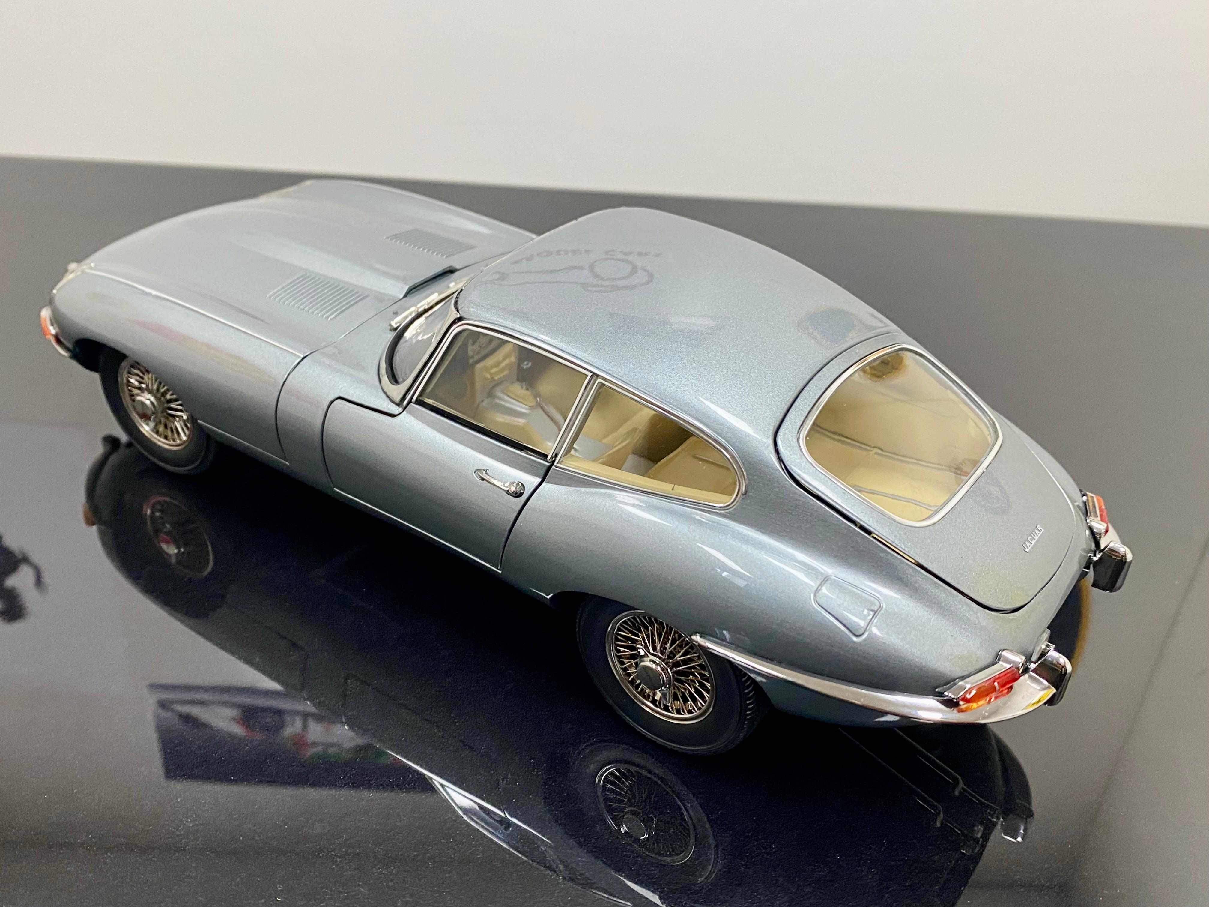 Jaguar E Type series 1 FHC 1:18 scale